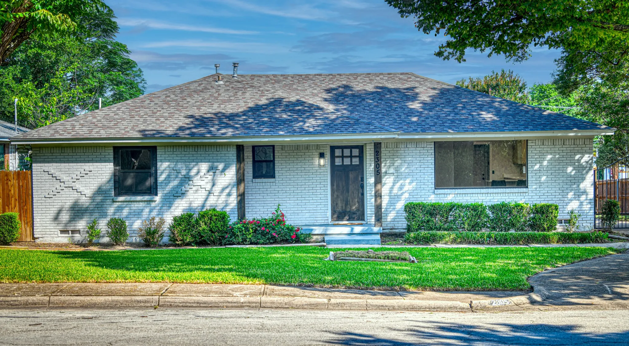 Single Family Residence For Sale in Dallas County , 2305 Fenestra Drive, Dallas, Texas 75228, 3 Bedroom, 3 Bathroom, 2 Garage spaces, 1,740 Sqft, built in 1960, mls#21294669, Real Estate Agent in Dallas, Homes For Sale in Dallas county, Homes For Sale in Dallas, Realtor in Dallas Texas, Real Estate Brokerage Independent Realty Texas, Luminita Cordes Realtor