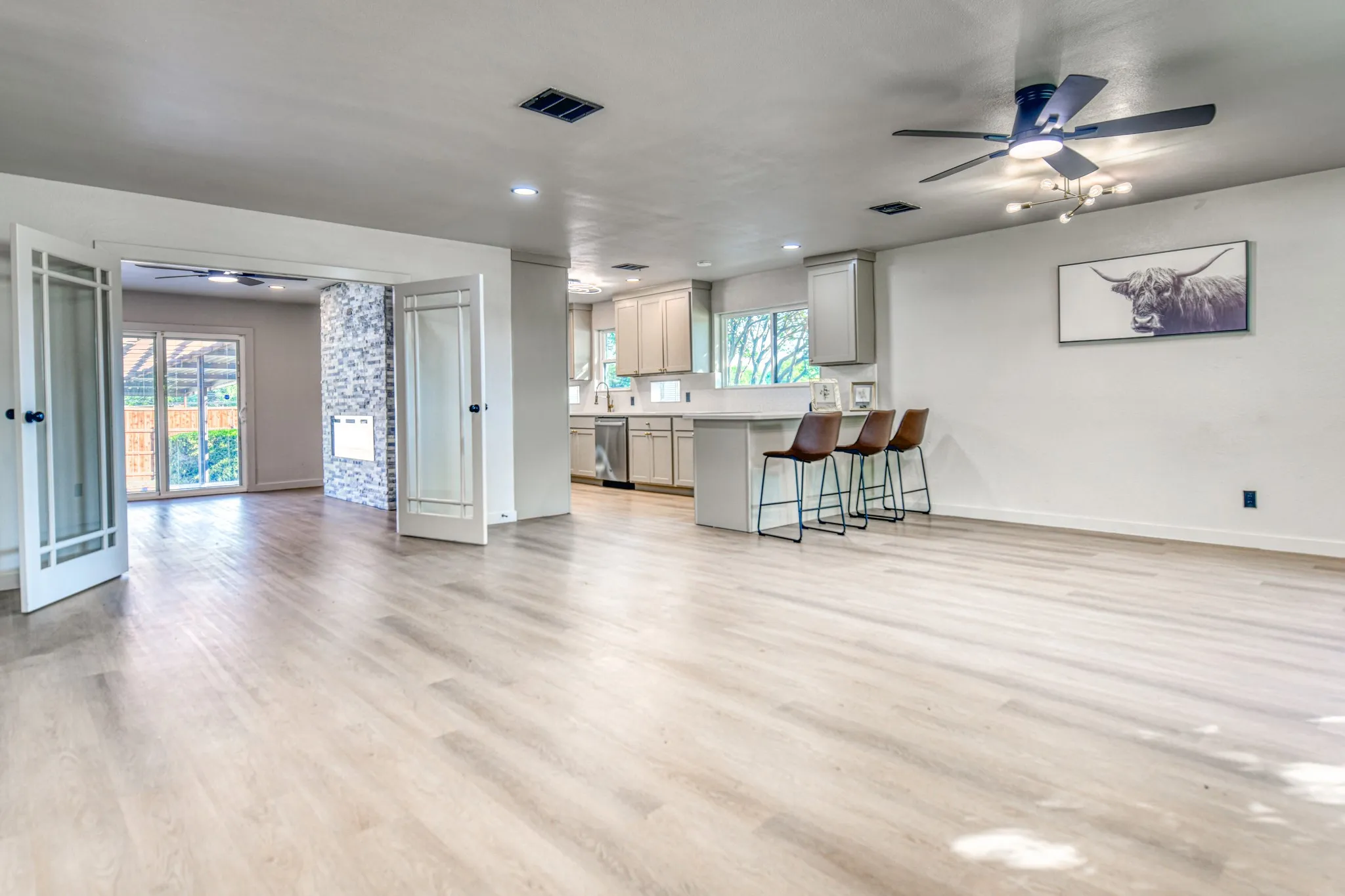 Single Family Residence For Sale in Dallas County , 2305 Fenestra Drive, Dallas, Texas 75228, 3 Bedroom, 3 Bathroom, 2 Garage spaces, 1,740 Sqft, built in 1960, mls#21294669, Real Estate Agent in Dallas, Homes For Sale in Dallas county, Homes For Sale in Dallas, Realtor in Dallas Texas, Real Estate Brokerage Independent Realty Texas, Luminita Cordes Realtor