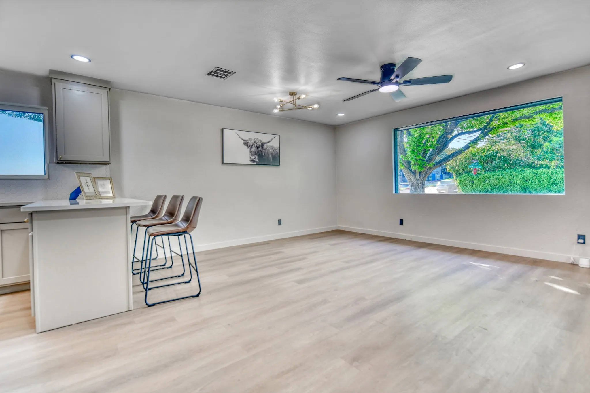 Single Family Residence For Sale in Dallas County , 2305 Fenestra Drive, Dallas, Texas 75228, 3 Bedroom, 3 Bathroom, 2 Garage spaces, 1,740 Sqft, built in 1960, mls#21294669, Real Estate Agent in Dallas, Homes For Sale in Dallas county, Homes For Sale in Dallas, Realtor in Dallas Texas, Real Estate Brokerage Independent Realty Texas, Luminita Cordes Realtor