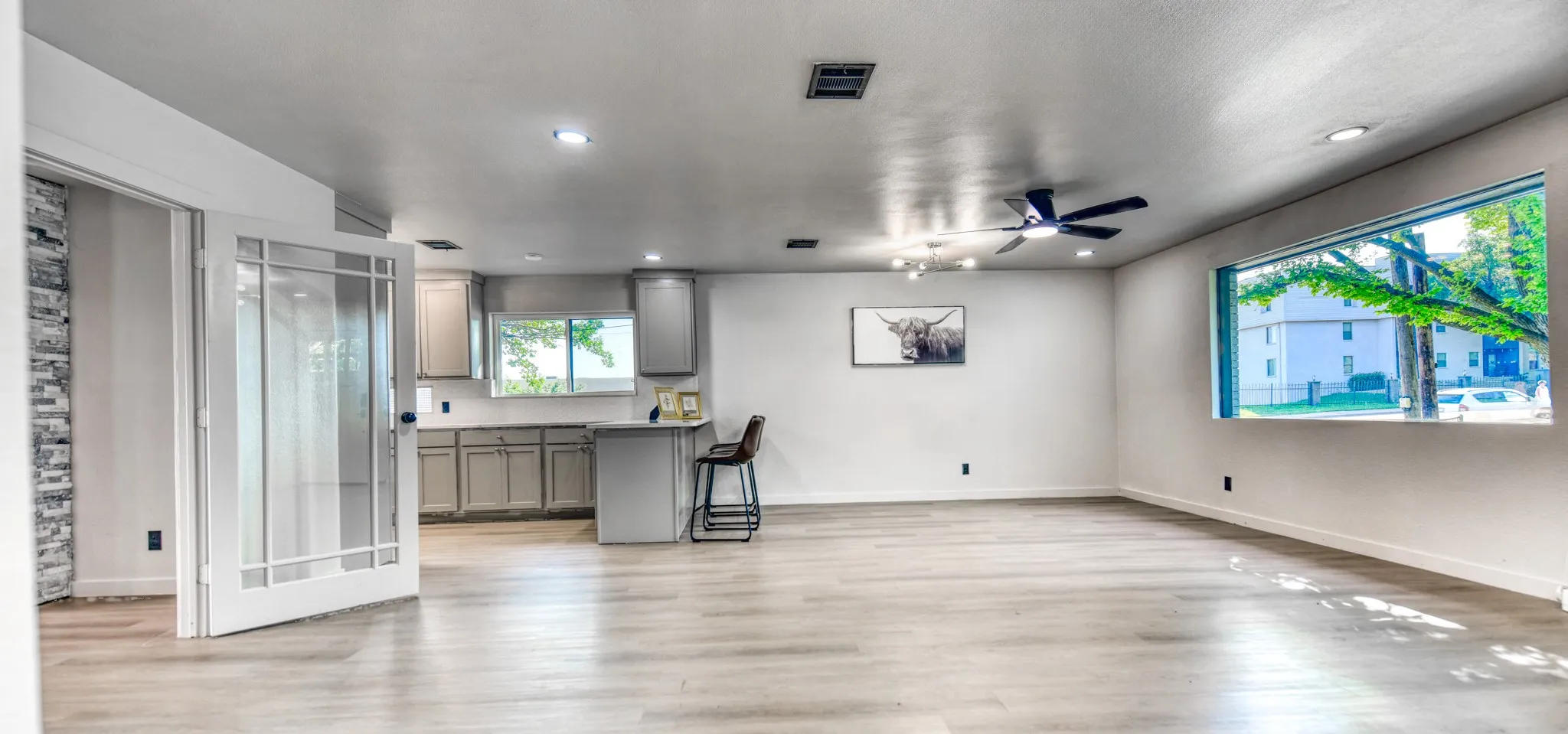 Single Family Residence For Sale in Dallas County , 2305 Fenestra Drive, Dallas, Texas 75228, 3 Bedroom, 3 Bathroom, 2 Garage spaces, 1,740 Sqft, built in 1960, mls#21294669, Real Estate Agent in Dallas, Homes For Sale in Dallas county, Homes For Sale in Dallas, Realtor in Dallas Texas, Real Estate Brokerage Independent Realty Texas, Luminita Cordes Realtor