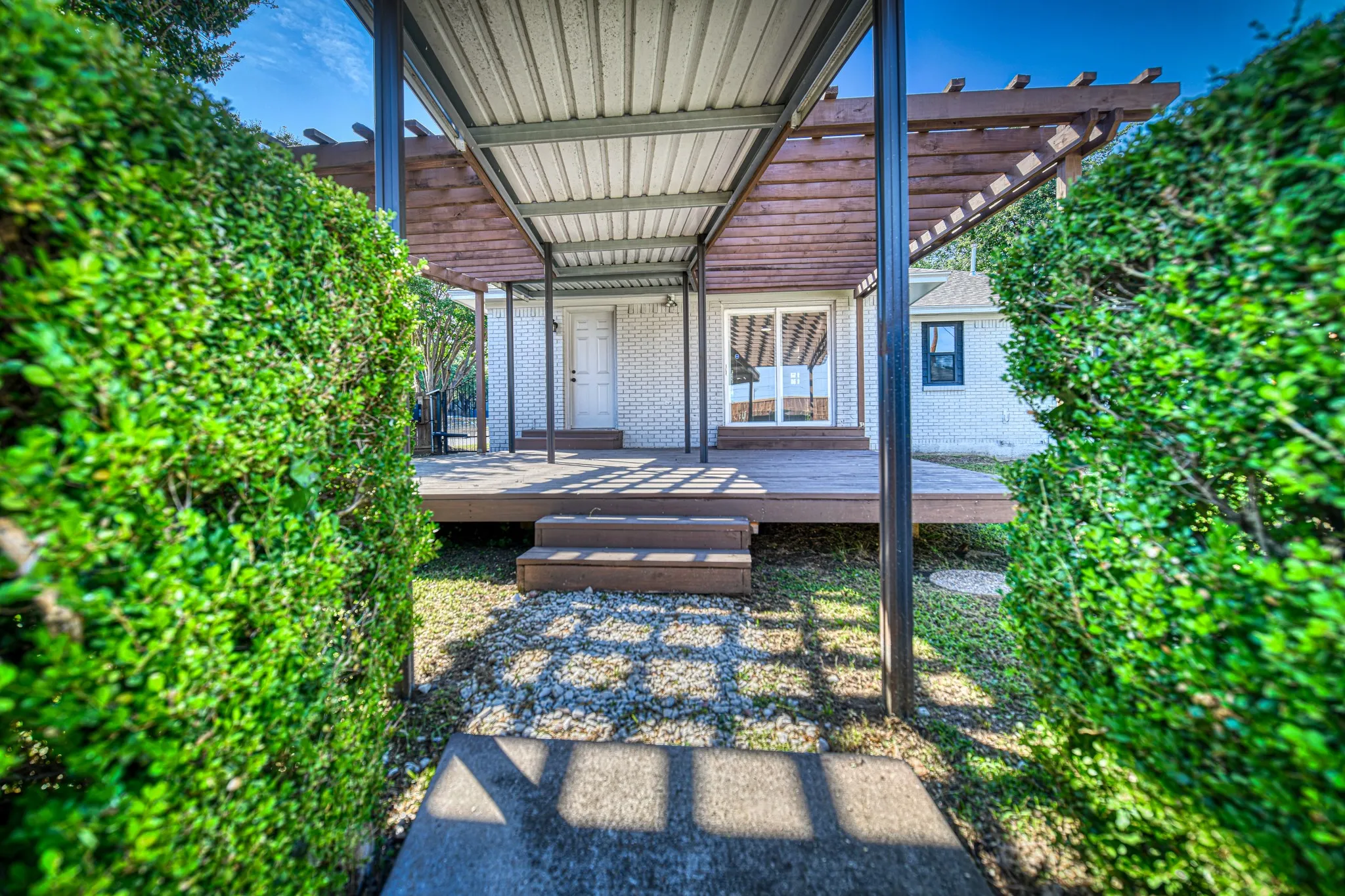 Single Family Residence For Sale in Dallas County , 2305 Fenestra Drive, Dallas, Texas 75228, 3 Bedroom, 3 Bathroom, 2 Garage spaces, 1,740 Sqft, built in 1960, mls#21294669, Real Estate Agent in Dallas, Homes For Sale in Dallas county, Homes For Sale in Dallas, Realtor in Dallas Texas, Real Estate Brokerage Independent Realty Texas, Luminita Cordes Realtor