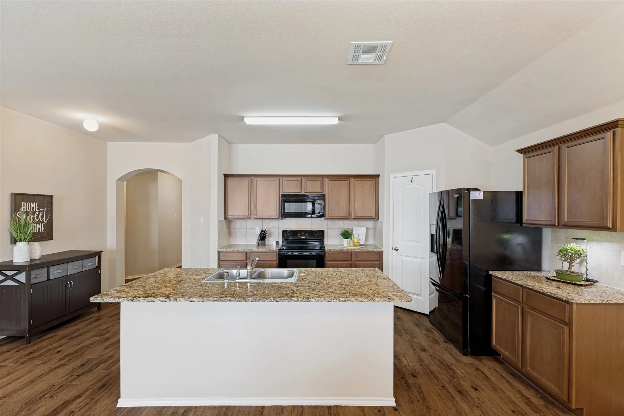 Single Family Residence For Sale in Collin County , 2104 Shady Glen Trail, Princeton, Texas 75407, 4 Bedroom, 2 Bathroom, 2 Garage spaces, 1,589 Sqft, built in 2016, mls#21285140, Real Estate Agent in Princeton, Homes For Sale in Collin county, Homes For Sale in Princeton, Realtor in Princeton Texas, Real Estate Brokerage Independent Realty Texas, Luminita Cordes Realtor