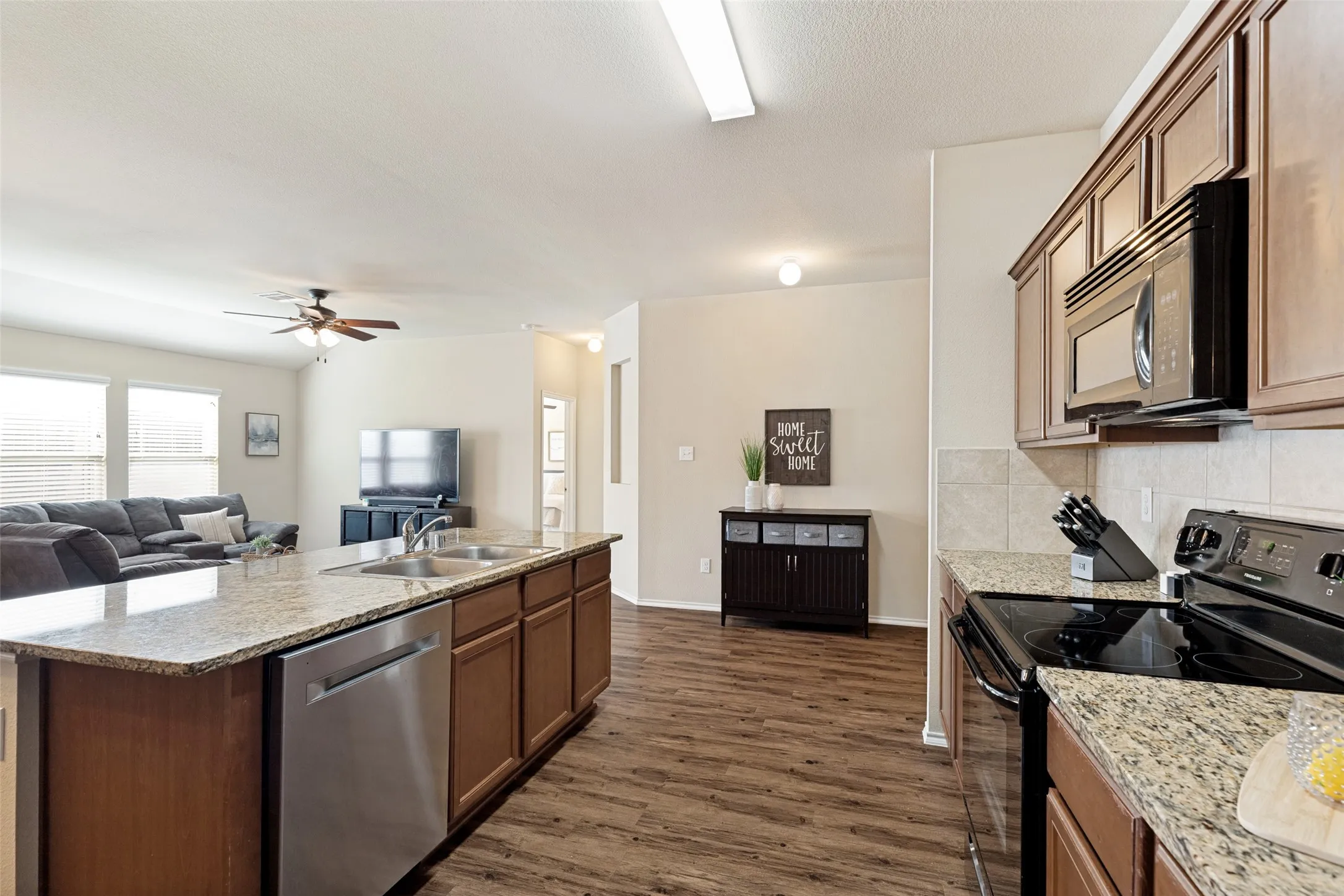 Single Family Residence For Sale in Collin County , 2104 Shady Glen Trail, Princeton, Texas 75407, 4 Bedroom, 2 Bathroom, 2 Garage spaces, 1,589 Sqft, built in 2016, mls#21285140, Real Estate Agent in Princeton, Homes For Sale in Collin county, Homes For Sale in Princeton, Realtor in Princeton Texas, Real Estate Brokerage Independent Realty Texas, Luminita Cordes Realtor