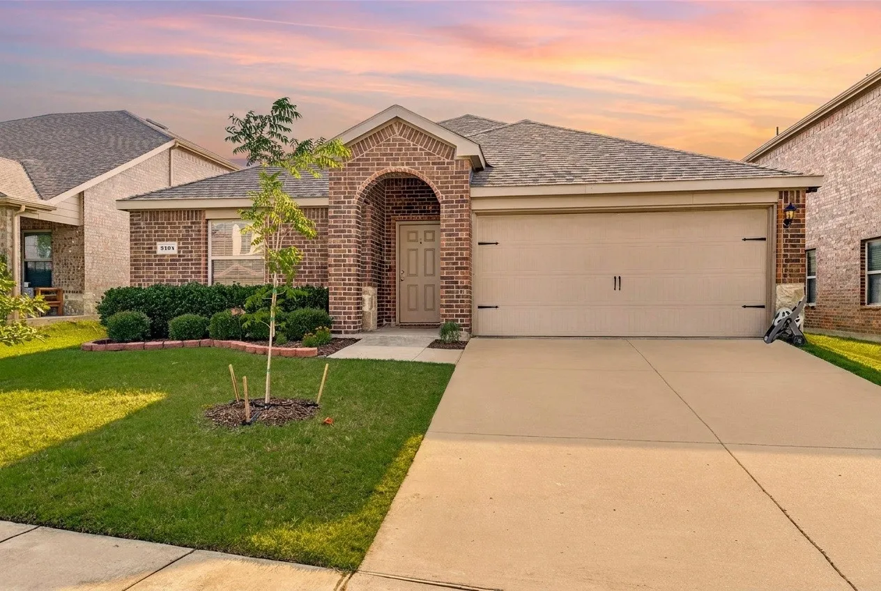 Single Family Residence For Sale in Collin County , 2104 Shady Glen Trail, Princeton, Texas 75407, 4 Bedroom, 2 Bathroom, 2 Garage spaces, 1,589 Sqft, built in 2016, mls#21285140, Real Estate Agent in Princeton, Homes For Sale in Collin county, Homes For Sale in Princeton, Realtor in Princeton Texas, Real Estate Brokerage Independent Realty Texas, Luminita Cordes Realtor