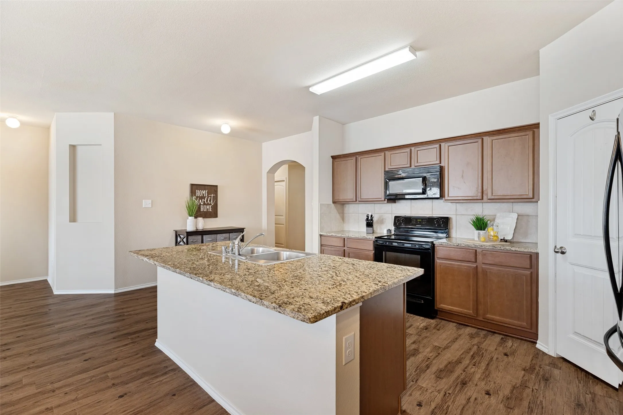 Single Family Residence For Sale in Collin County , 2104 Shady Glen Trail, Princeton, Texas 75407, 4 Bedroom, 2 Bathroom, 2 Garage spaces, 1,589 Sqft, built in 2016, mls#21285140, Real Estate Agent in Princeton, Homes For Sale in Collin county, Homes For Sale in Princeton, Realtor in Princeton Texas, Real Estate Brokerage Independent Realty Texas, Luminita Cordes Realtor
