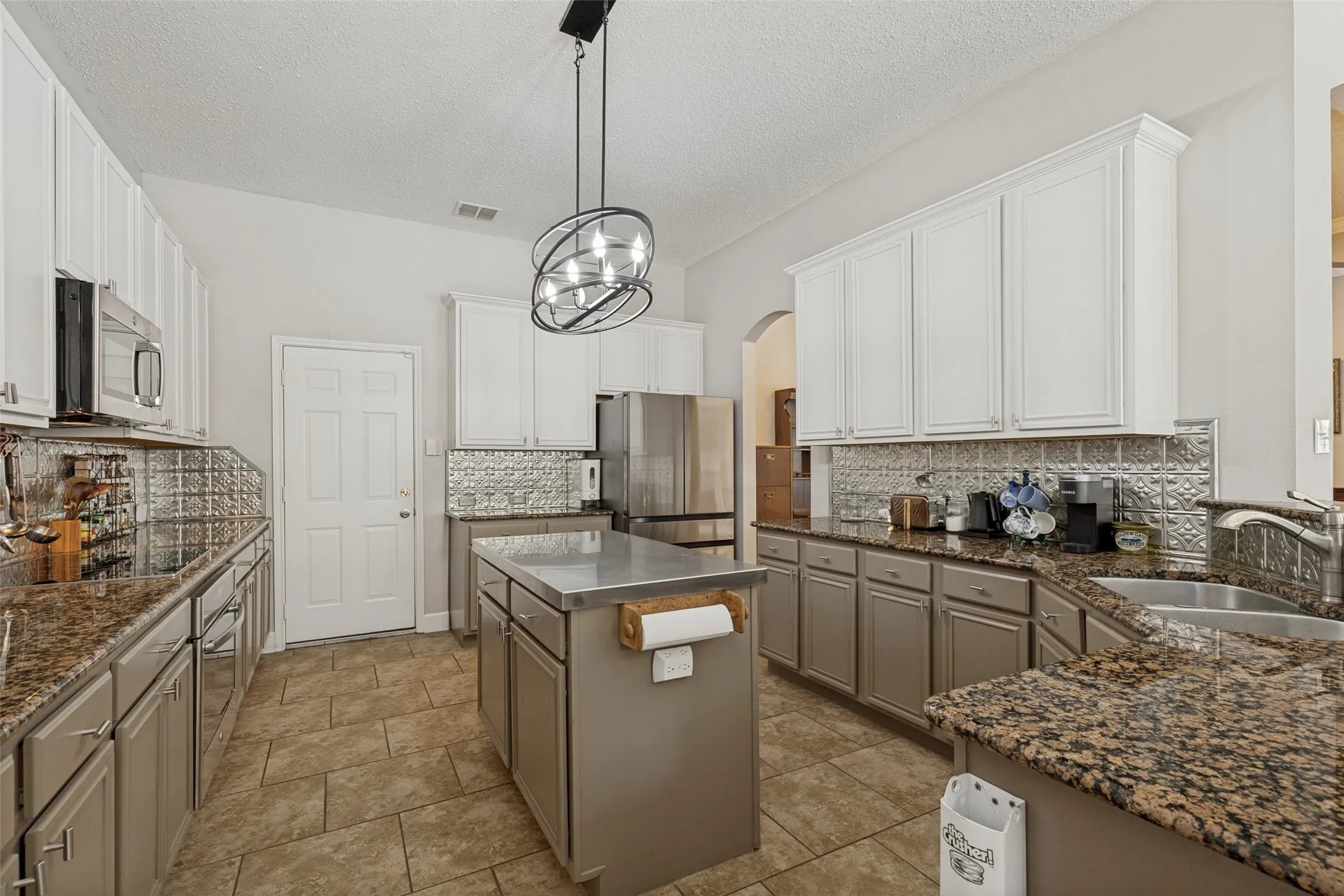 Single Family Residence For Sale in Denton County , 2501 Great Bear Lane, Denton, Texas 76210, 4 Bedroom, 3 Bathroom, 2 Garage spaces, 3,046 Sqft, built in 2001, mls#21290910, Real Estate Agent in Denton, Homes For Sale in Denton county, Homes For Sale in Denton, Realtor in Denton Texas, Real Estate Brokerage Independent Realty Texas, Luminita Cordes Realtor