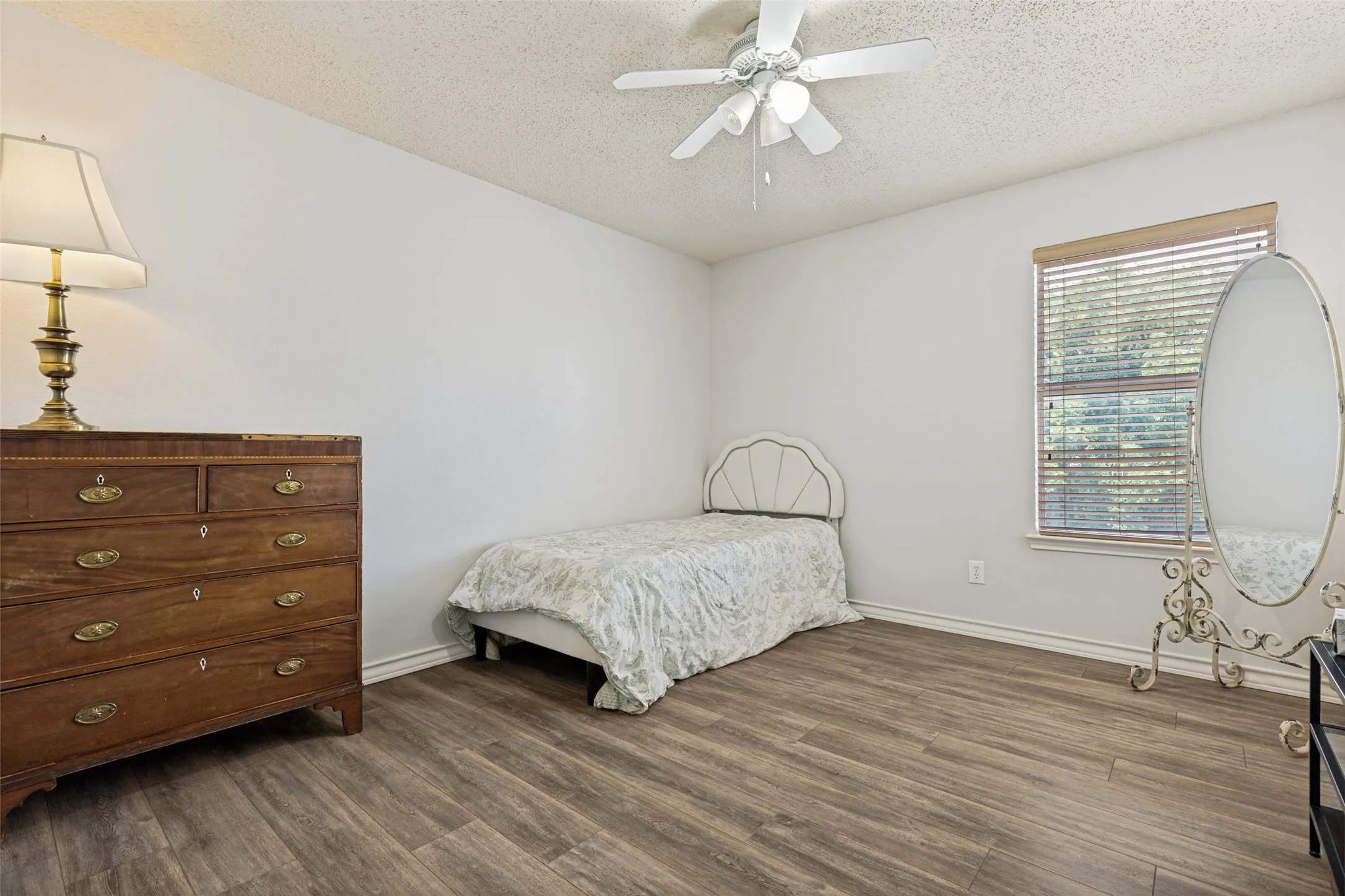 Single Family Residence For Sale in Denton County , 2501 Great Bear Lane, Denton, Texas 76210, 4 Bedroom, 3 Bathroom, 2 Garage spaces, 3,046 Sqft, built in 2001, mls#21290910, Real Estate Agent in Denton, Homes For Sale in Denton county, Homes For Sale in Denton, Realtor in Denton Texas, Real Estate Brokerage Independent Realty Texas, Luminita Cordes Realtor