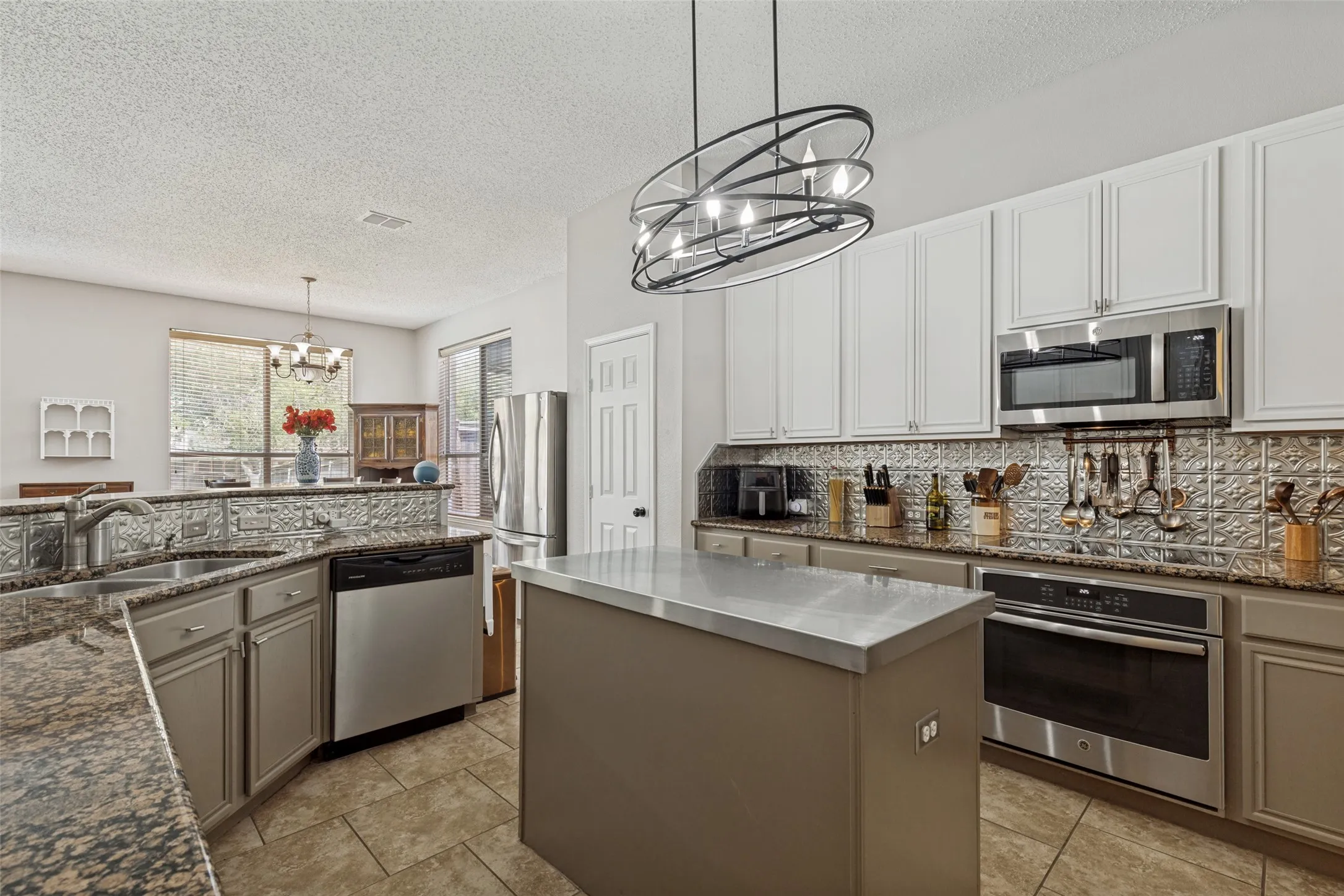 Single Family Residence For Sale in Denton County , 2501 Great Bear Lane, Denton, Texas 76210, 4 Bedroom, 3 Bathroom, 2 Garage spaces, 3,046 Sqft, built in 2001, mls#21290910, Real Estate Agent in Denton, Homes For Sale in Denton county, Homes For Sale in Denton, Realtor in Denton Texas, Real Estate Brokerage Independent Realty Texas, Luminita Cordes Realtor