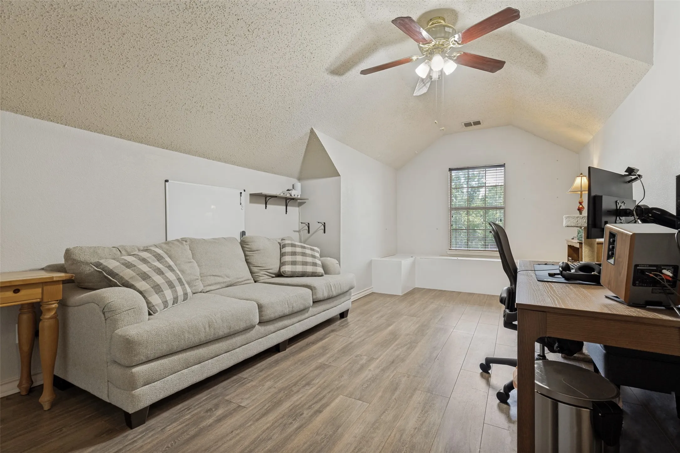 Single Family Residence For Sale in Denton County , 2501 Great Bear Lane, Denton, Texas 76210, 4 Bedroom, 3 Bathroom, 2 Garage spaces, 3,046 Sqft, built in 2001, mls#21290910, Real Estate Agent in Denton, Homes For Sale in Denton county, Homes For Sale in Denton, Realtor in Denton Texas, Real Estate Brokerage Independent Realty Texas, Luminita Cordes Realtor