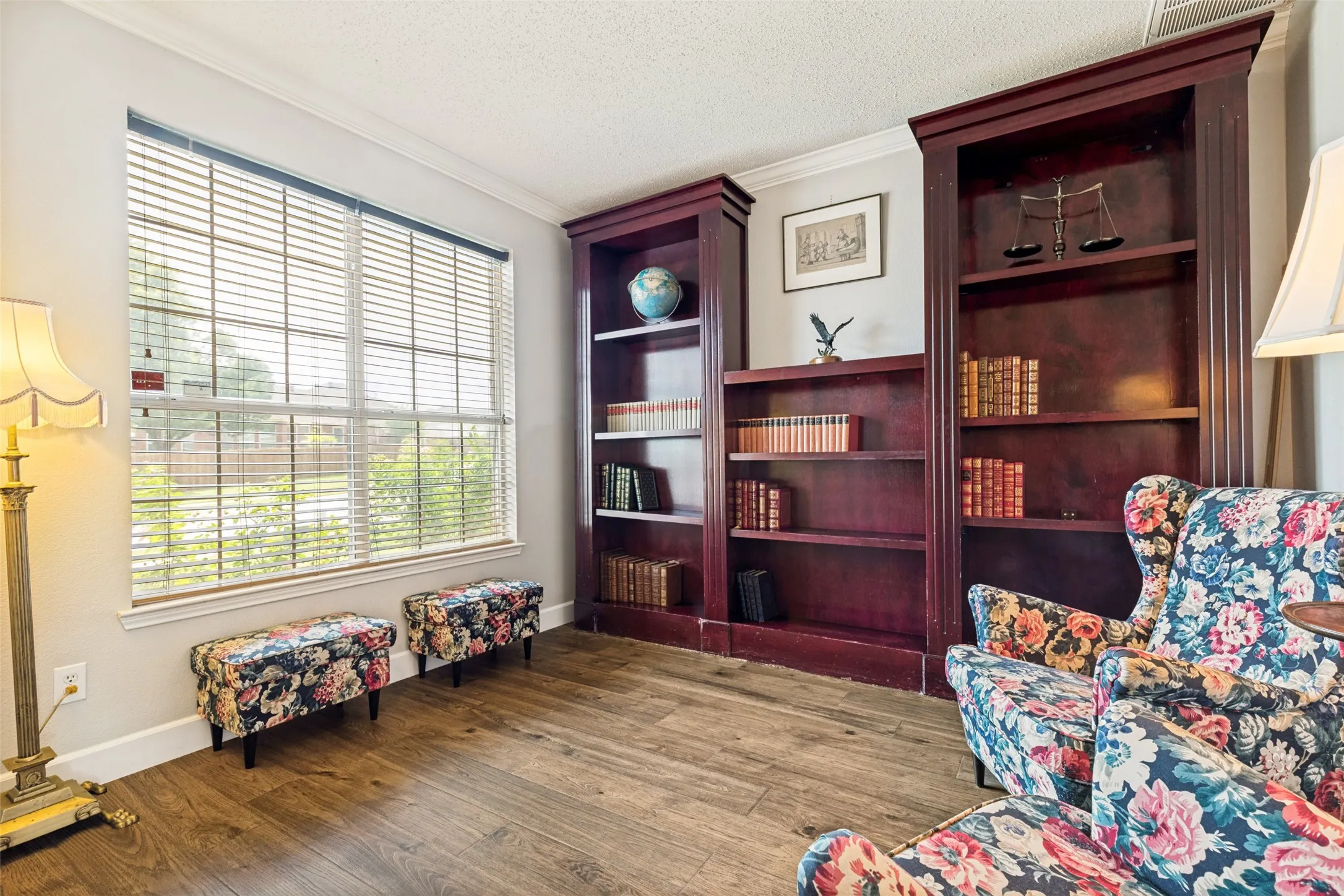 Single Family Residence For Sale in Denton County , 2501 Great Bear Lane, Denton, Texas 76210, 4 Bedroom, 3 Bathroom, 2 Garage spaces, 3,046 Sqft, built in 2001, mls#21290910, Real Estate Agent in Denton, Homes For Sale in Denton county, Homes For Sale in Denton, Realtor in Denton Texas, Real Estate Brokerage Independent Realty Texas, Luminita Cordes Realtor