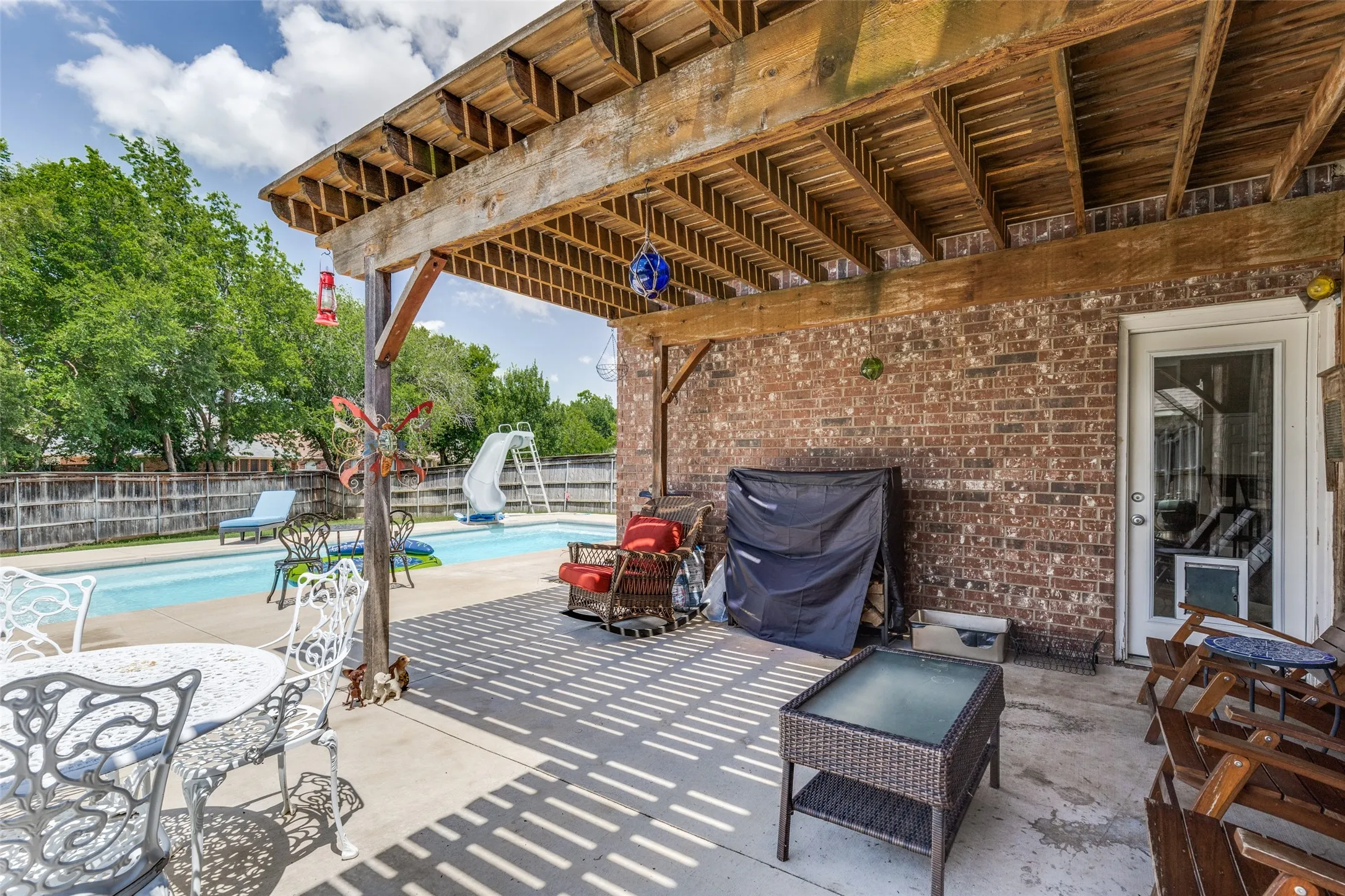 Single Family Residence For Sale in Denton County , 2501 Great Bear Lane, Denton, Texas 76210, 4 Bedroom, 3 Bathroom, 2 Garage spaces, 3,046 Sqft, built in 2001, mls#21290910, Real Estate Agent in Denton, Homes For Sale in Denton county, Homes For Sale in Denton, Realtor in Denton Texas, Real Estate Brokerage Independent Realty Texas, Luminita Cordes Realtor