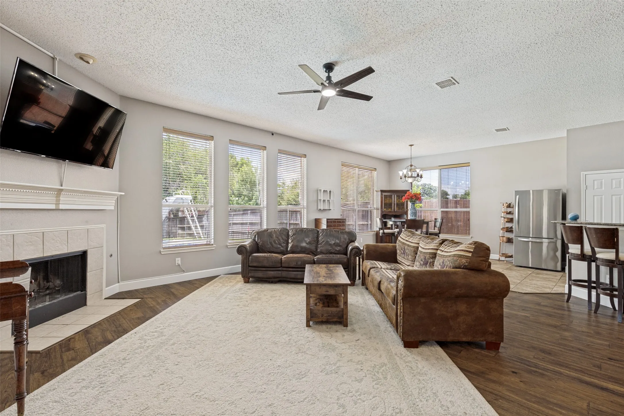 Single Family Residence For Sale in Denton County , 2501 Great Bear Lane, Denton, Texas 76210, 4 Bedroom, 3 Bathroom, 2 Garage spaces, 3,046 Sqft, built in 2001, mls#21290910, Real Estate Agent in Denton, Homes For Sale in Denton county, Homes For Sale in Denton, Realtor in Denton Texas, Real Estate Brokerage Independent Realty Texas, Luminita Cordes Realtor