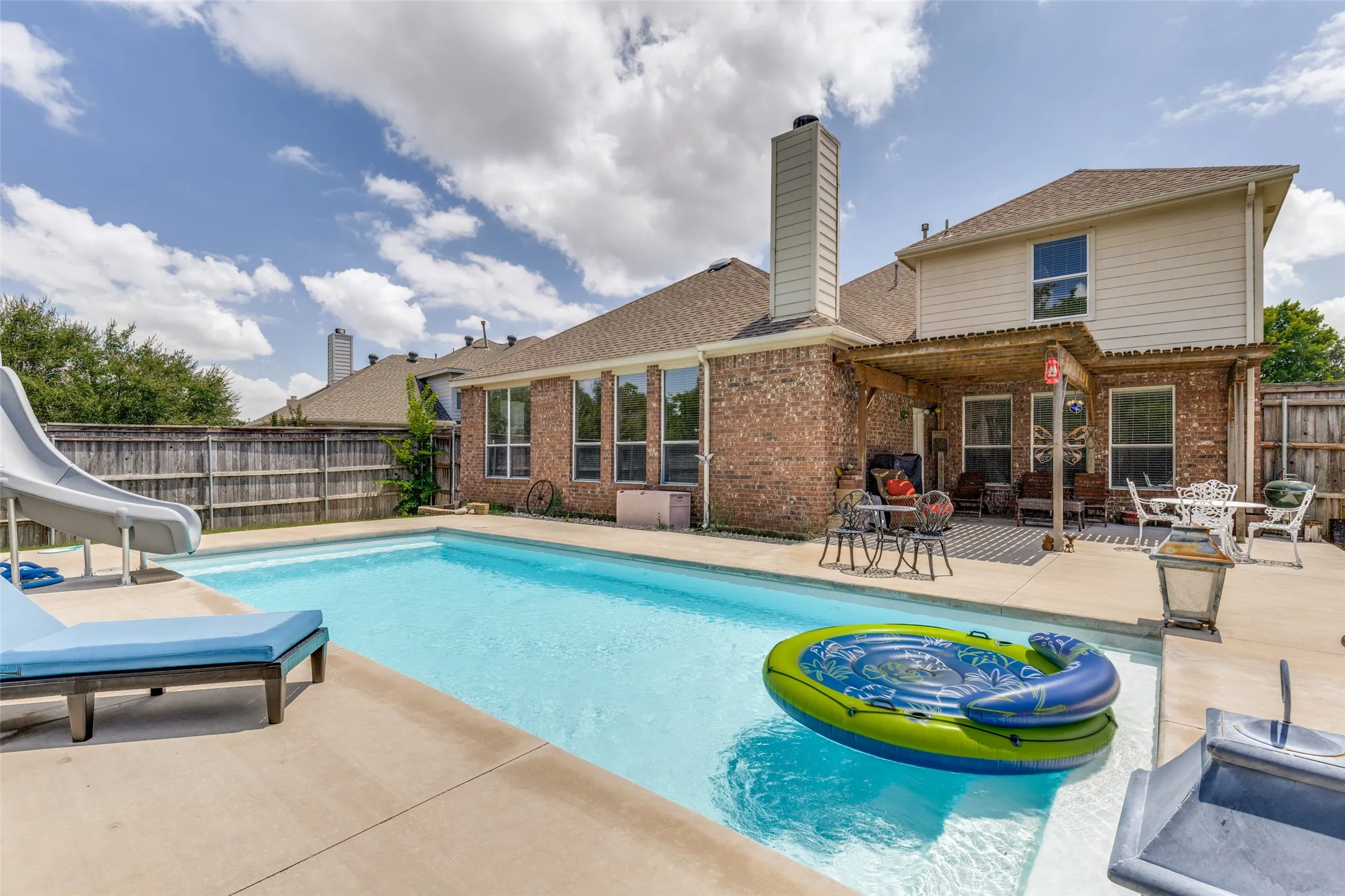 Single Family Residence For Sale in Denton County , 2501 Great Bear Lane, Denton, Texas 76210, 4 Bedroom, 3 Bathroom, 2 Garage spaces, 3,046 Sqft, built in 2001, mls#21290910, Real Estate Agent in Denton, Homes For Sale in Denton county, Homes For Sale in Denton, Realtor in Denton Texas, Real Estate Brokerage Independent Realty Texas, Luminita Cordes Realtor