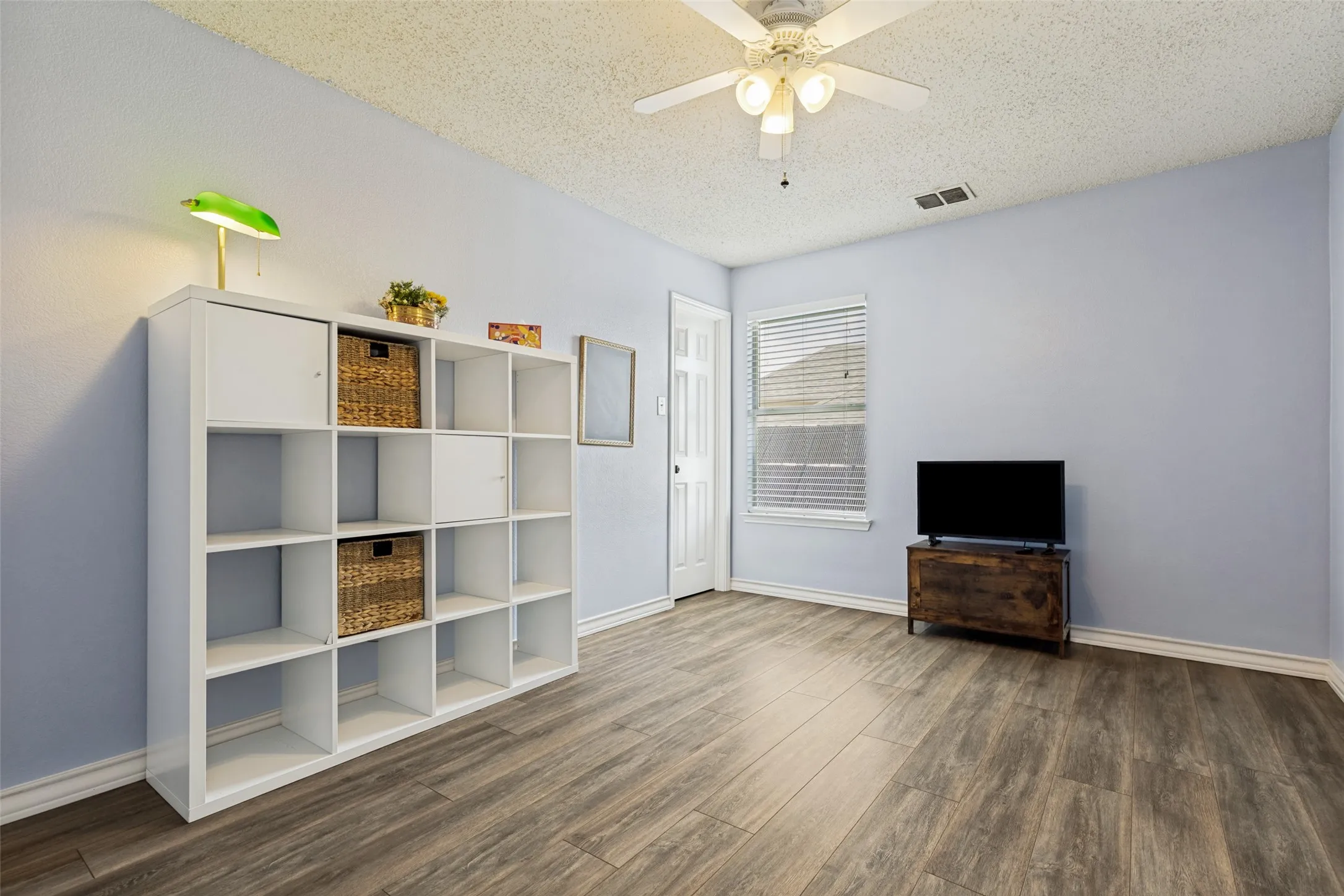 Single Family Residence For Sale in Denton County , 2501 Great Bear Lane, Denton, Texas 76210, 4 Bedroom, 3 Bathroom, 2 Garage spaces, 3,046 Sqft, built in 2001, mls#21290910, Real Estate Agent in Denton, Homes For Sale in Denton county, Homes For Sale in Denton, Realtor in Denton Texas, Real Estate Brokerage Independent Realty Texas, Luminita Cordes Realtor