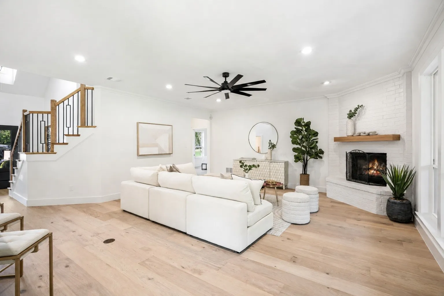 Single Family Residence For Sale in Denton County , 890 Topaz Lane, Oak Point, Texas 75068, 4 Bedroom, 5 Bathroom, 3 Garage spaces, 4,091 Sqft, built in 1994, mls#21281597, Real Estate Agent in Oak Point, Homes For Sale in Denton county, Homes For Sale in Oak Point, Realtor in Oak Point Texas, Real Estate Brokerage Independent Realty Texas, Luminita Cordes Realtor
