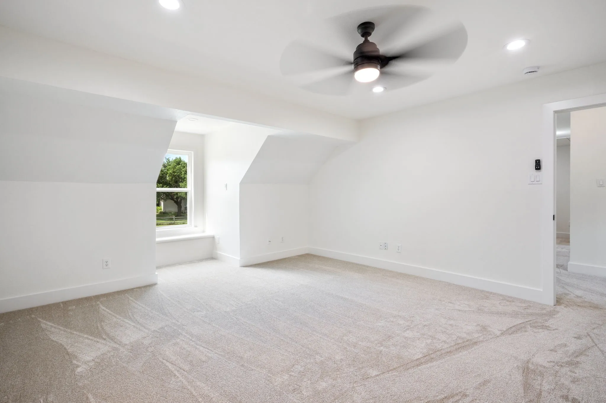 Single Family Residence For Sale in Denton County , 890 Topaz Lane, Oak Point, Texas 75068, 4 Bedroom, 5 Bathroom, 3 Garage spaces, 4,091 Sqft, built in 1994, mls#21281597, Real Estate Agent in Oak Point, Homes For Sale in Denton county, Homes For Sale in Oak Point, Realtor in Oak Point Texas, Real Estate Brokerage Independent Realty Texas, Luminita Cordes Realtor