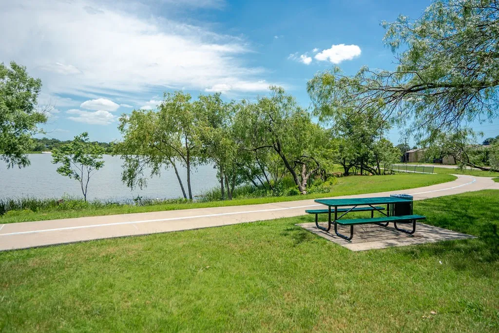 Single Family Residence For Sale in Denton County , 1751 Northview, Carrollton, Texas 75007, 3 Bedroom, 2 Bathroom, 2 Garage spaces, 1,377 Sqft, built in 1983, mls#21295772, Real Estate Agent in Carrollton, Homes For Sale in Denton county, Homes For Sale in Carrollton, Realtor in Carrollton Texas, Real Estate Brokerage Independent Realty Texas, Luminita Cordes Realtor