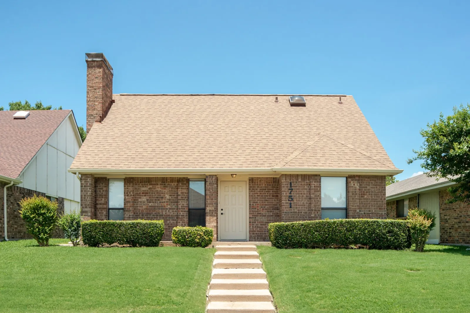 Single Family Residence For Sale in Denton County , 1751 Northview, Carrollton, Texas 75007, 3 Bedroom, 2 Bathroom, 2 Garage spaces, 1,377 Sqft, built in 1983, mls#21295772, Real Estate Agent in Carrollton, Homes For Sale in Denton county, Homes For Sale in Carrollton, Realtor in Carrollton Texas, Real Estate Brokerage Independent Realty Texas, Luminita Cordes Realtor