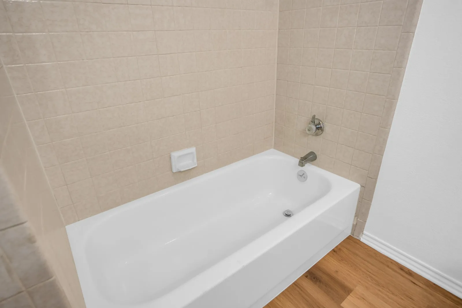 Single Family Residence For Sale in Denton County , 1751 Northview, Carrollton, Texas 75007, 3 Bedroom, 2 Bathroom, 2 Garage spaces, 1,377 Sqft, built in 1983, mls#21295772, Real Estate Agent in Carrollton, Homes For Sale in Denton county, Homes For Sale in Carrollton, Realtor in Carrollton Texas, Real Estate Brokerage Independent Realty Texas, Luminita Cordes Realtor