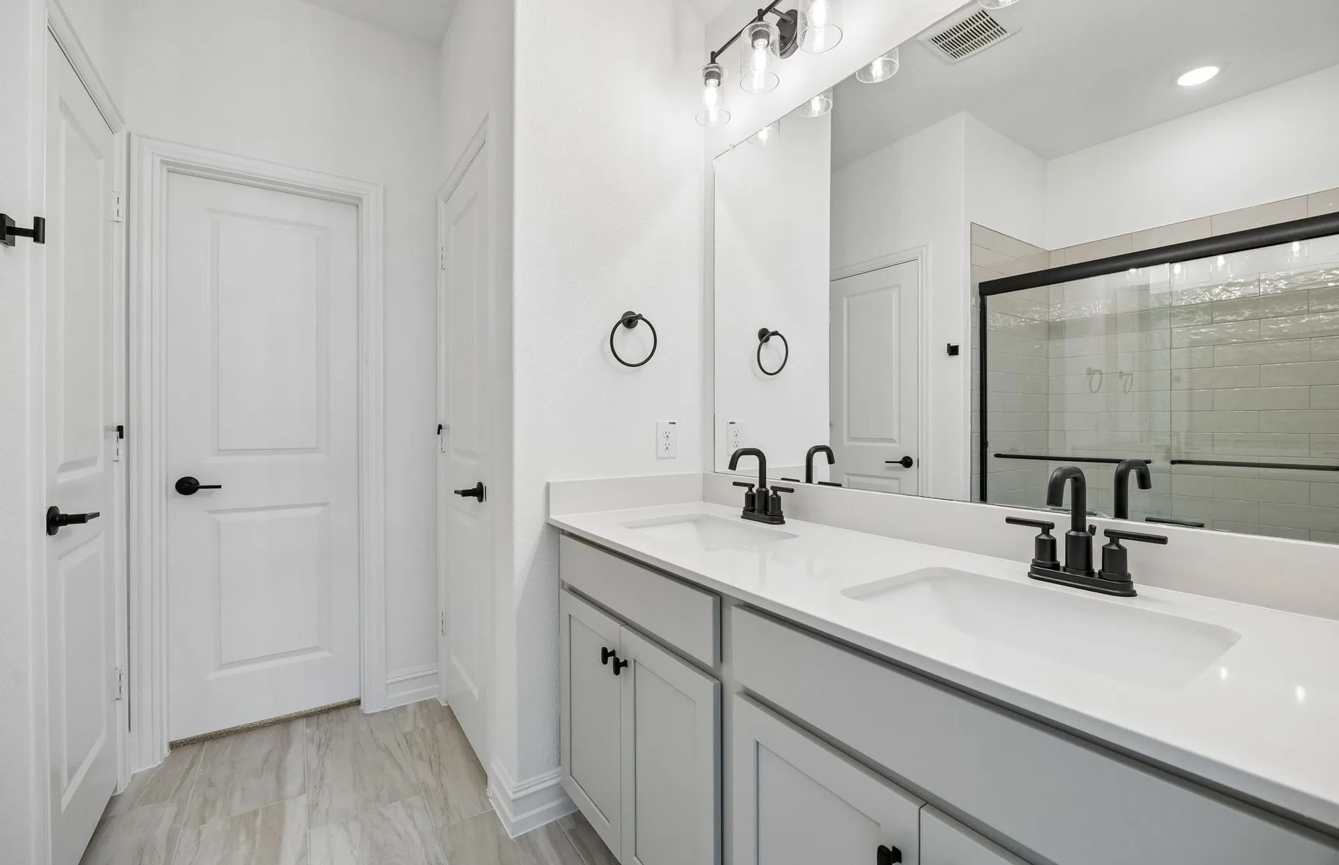 Double vanity in primary bath