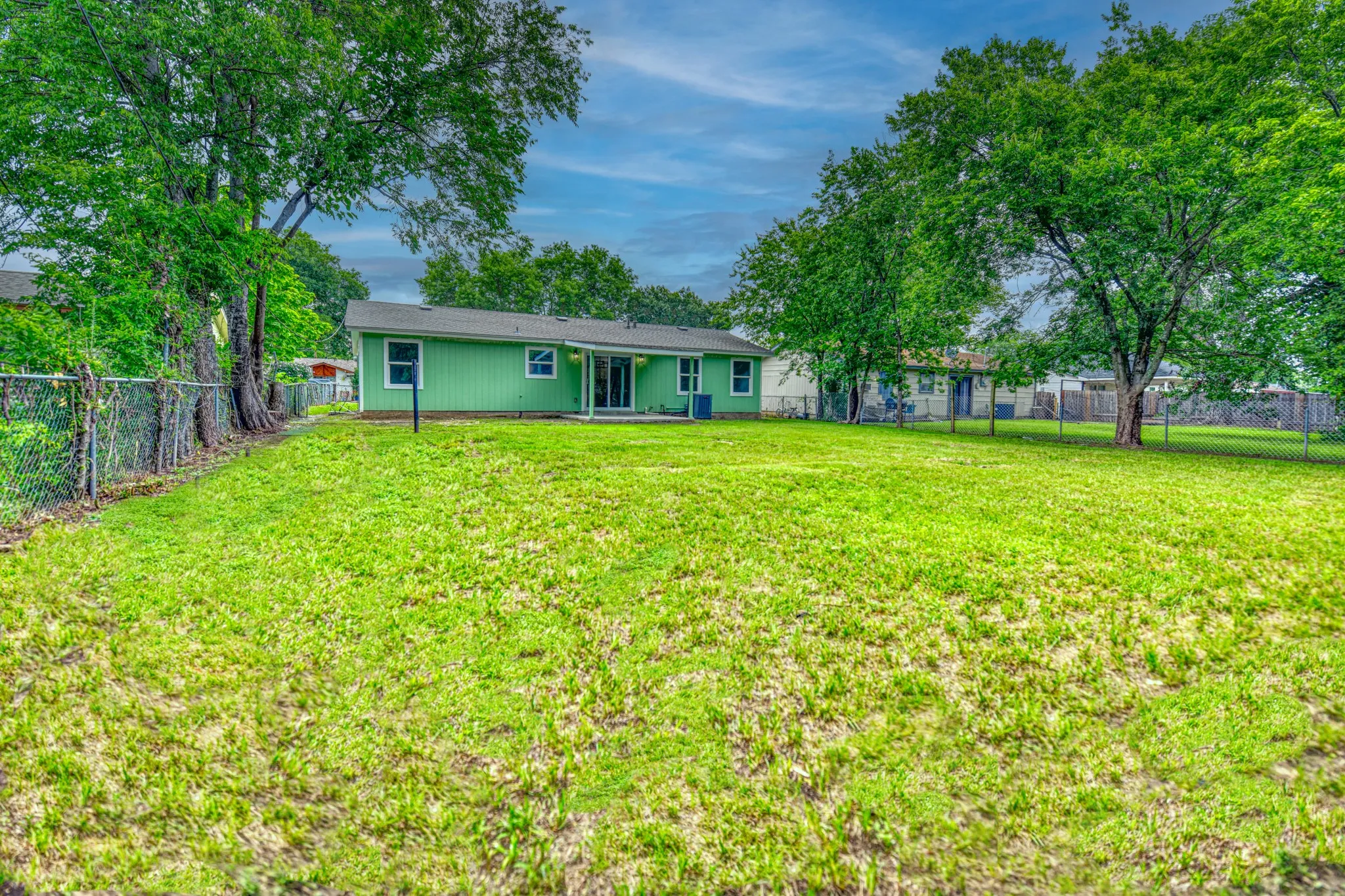 Single Family Residence For Sale in Dallas County , 10020 Homeplace Drive, Dallas, Texas 75217, 4 Bedroom, 2 Bathroom, Garage spaces, 1,196 Sqft, built in 1970, mls#21297989, Real Estate Agent in Dallas, Homes For Sale in Dallas county, Homes For Sale in Dallas, Realtor in Dallas Texas, Real Estate Brokerage Independent Realty Texas, Luminita Cordes Realtor