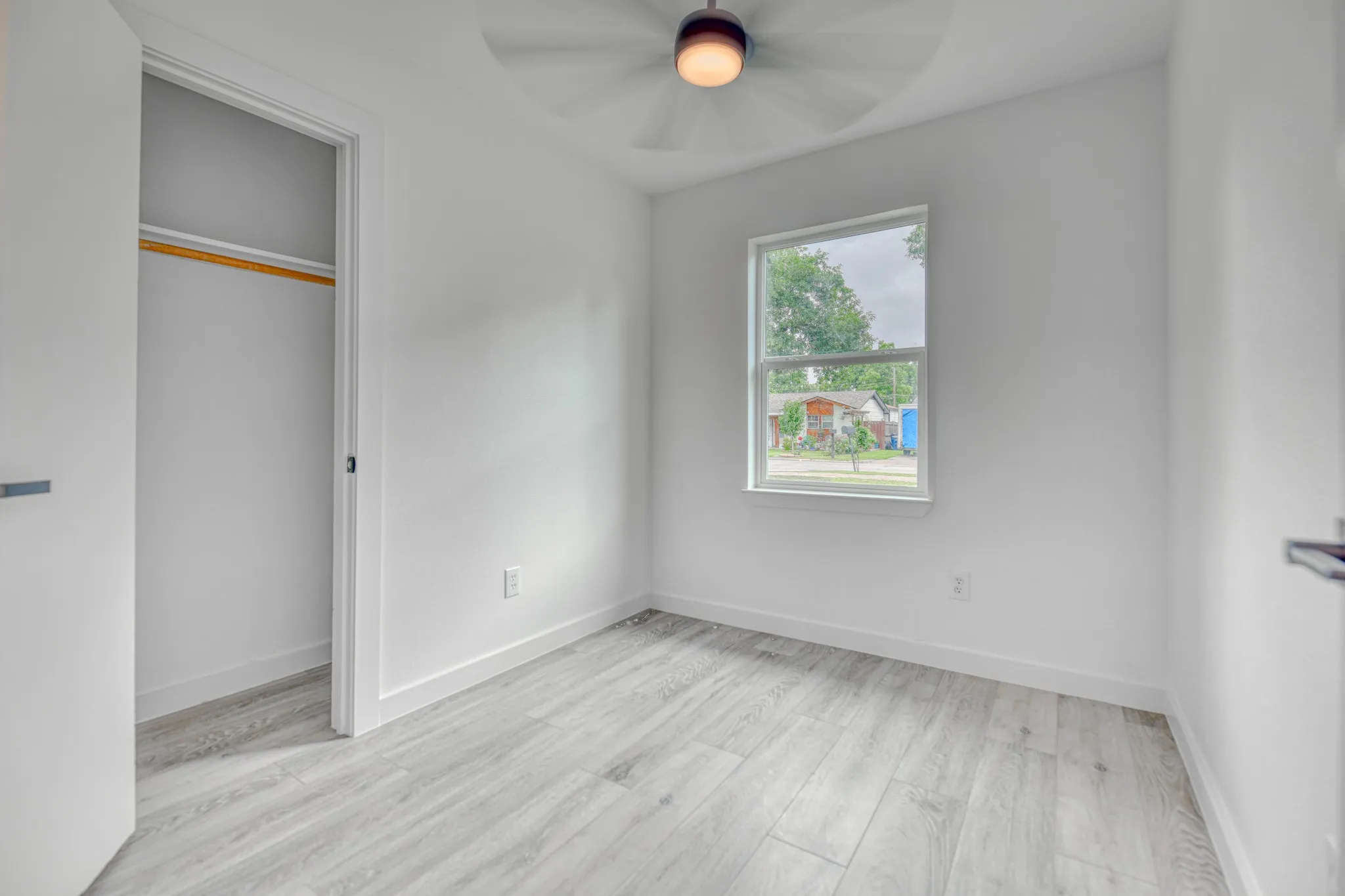 Single Family Residence For Sale in Dallas County , 10020 Homeplace Drive, Dallas, Texas 75217, 4 Bedroom, 2 Bathroom, Garage spaces, 1,196 Sqft, built in 1970, mls#21297989, Real Estate Agent in Dallas, Homes For Sale in Dallas county, Homes For Sale in Dallas, Realtor in Dallas Texas, Real Estate Brokerage Independent Realty Texas, Luminita Cordes Realtor