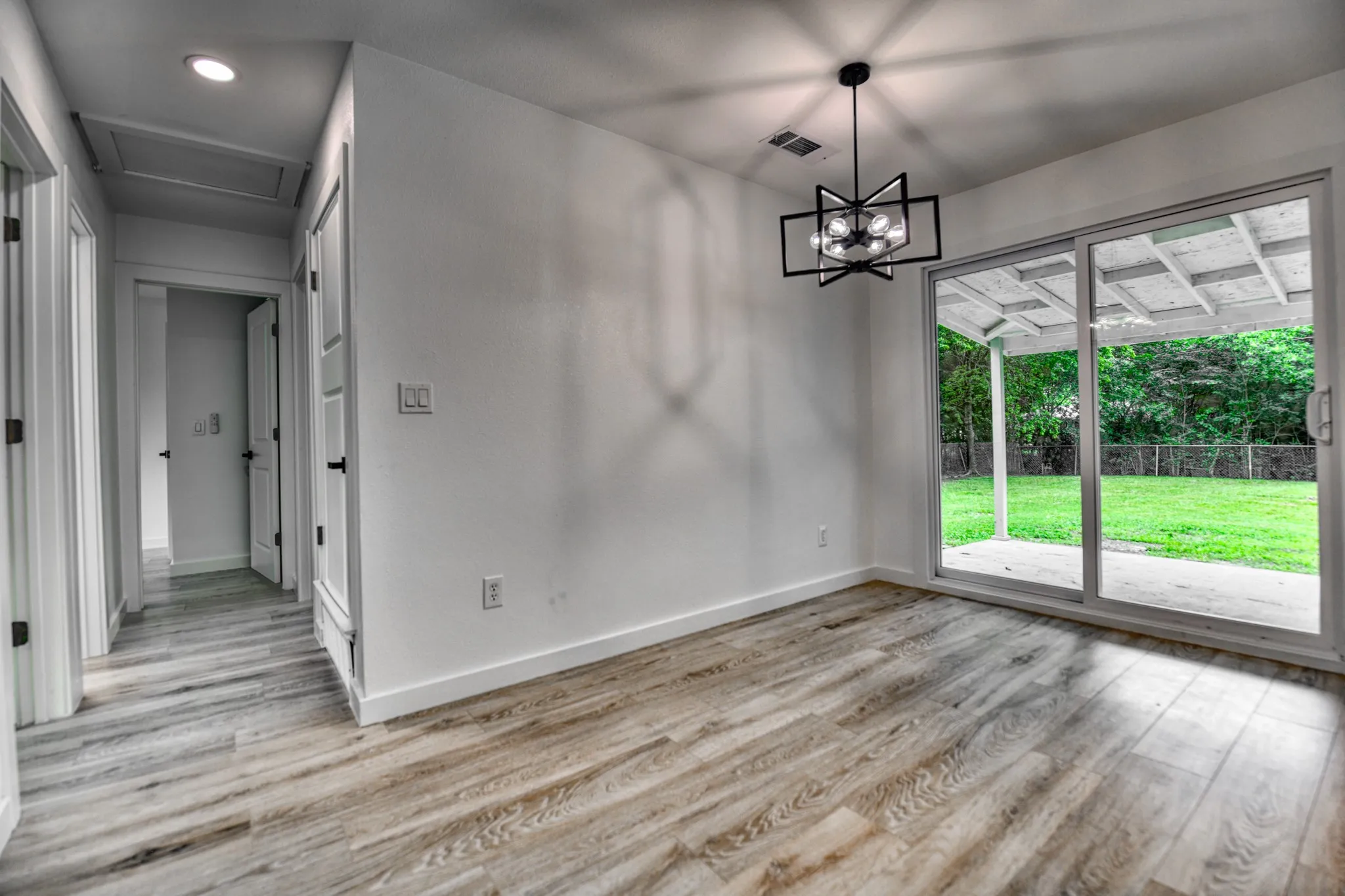 Single Family Residence For Sale in Dallas County , 10020 Homeplace Drive, Dallas, Texas 75217, 4 Bedroom, 2 Bathroom, Garage spaces, 1,196 Sqft, built in 1970, mls#21297989, Real Estate Agent in Dallas, Homes For Sale in Dallas county, Homes For Sale in Dallas, Realtor in Dallas Texas, Real Estate Brokerage Independent Realty Texas, Luminita Cordes Realtor