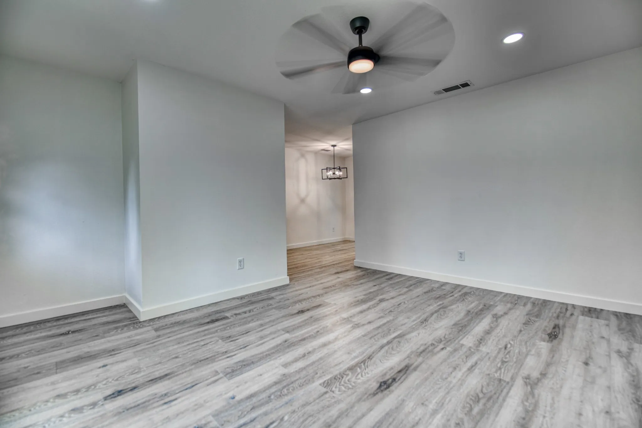 Single Family Residence For Sale in Dallas County , 10020 Homeplace Drive, Dallas, Texas 75217, 4 Bedroom, 2 Bathroom, Garage spaces, 1,196 Sqft, built in 1970, mls#21297989, Real Estate Agent in Dallas, Homes For Sale in Dallas county, Homes For Sale in Dallas, Realtor in Dallas Texas, Real Estate Brokerage Independent Realty Texas, Luminita Cordes Realtor
