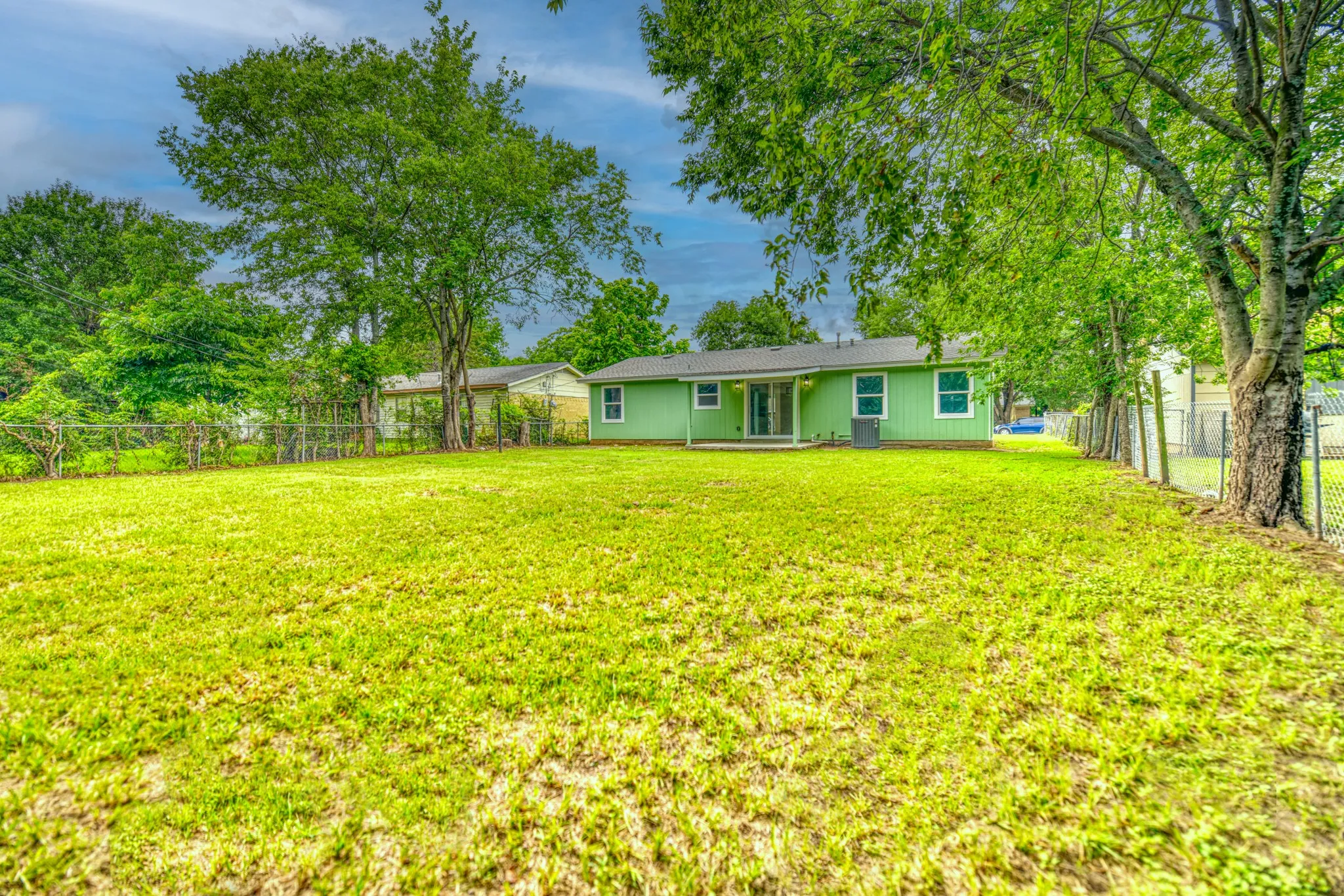 Single Family Residence For Sale in Dallas County , 10020 Homeplace Drive, Dallas, Texas 75217, 4 Bedroom, 2 Bathroom, Garage spaces, 1,196 Sqft, built in 1970, mls#21297989, Real Estate Agent in Dallas, Homes For Sale in Dallas county, Homes For Sale in Dallas, Realtor in Dallas Texas, Real Estate Brokerage Independent Realty Texas, Luminita Cordes Realtor