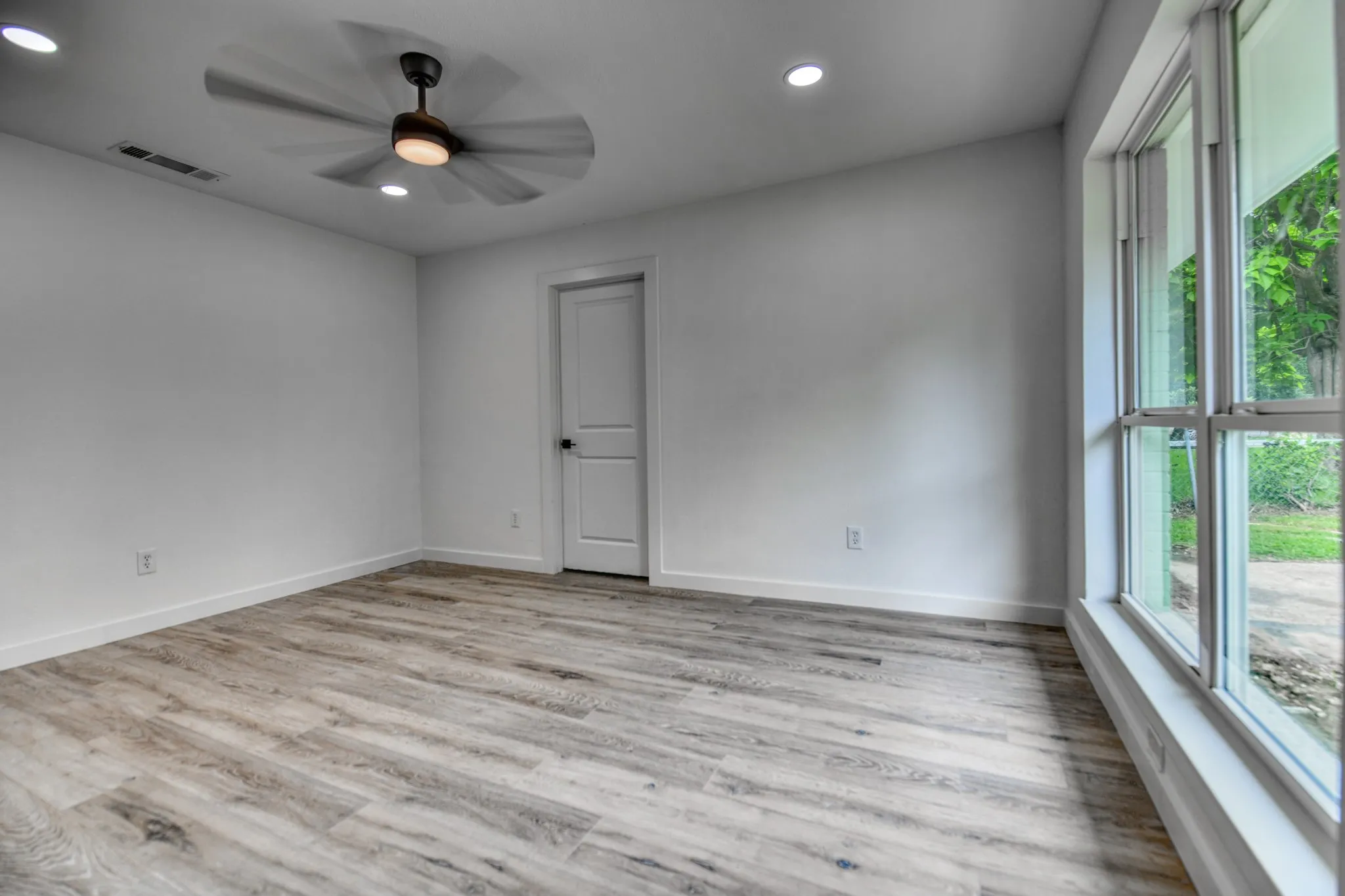 Single Family Residence For Sale in Dallas County , 10020 Homeplace Drive, Dallas, Texas 75217, 4 Bedroom, 2 Bathroom, Garage spaces, 1,196 Sqft, built in 1970, mls#21297989, Real Estate Agent in Dallas, Homes For Sale in Dallas county, Homes For Sale in Dallas, Realtor in Dallas Texas, Real Estate Brokerage Independent Realty Texas, Luminita Cordes Realtor