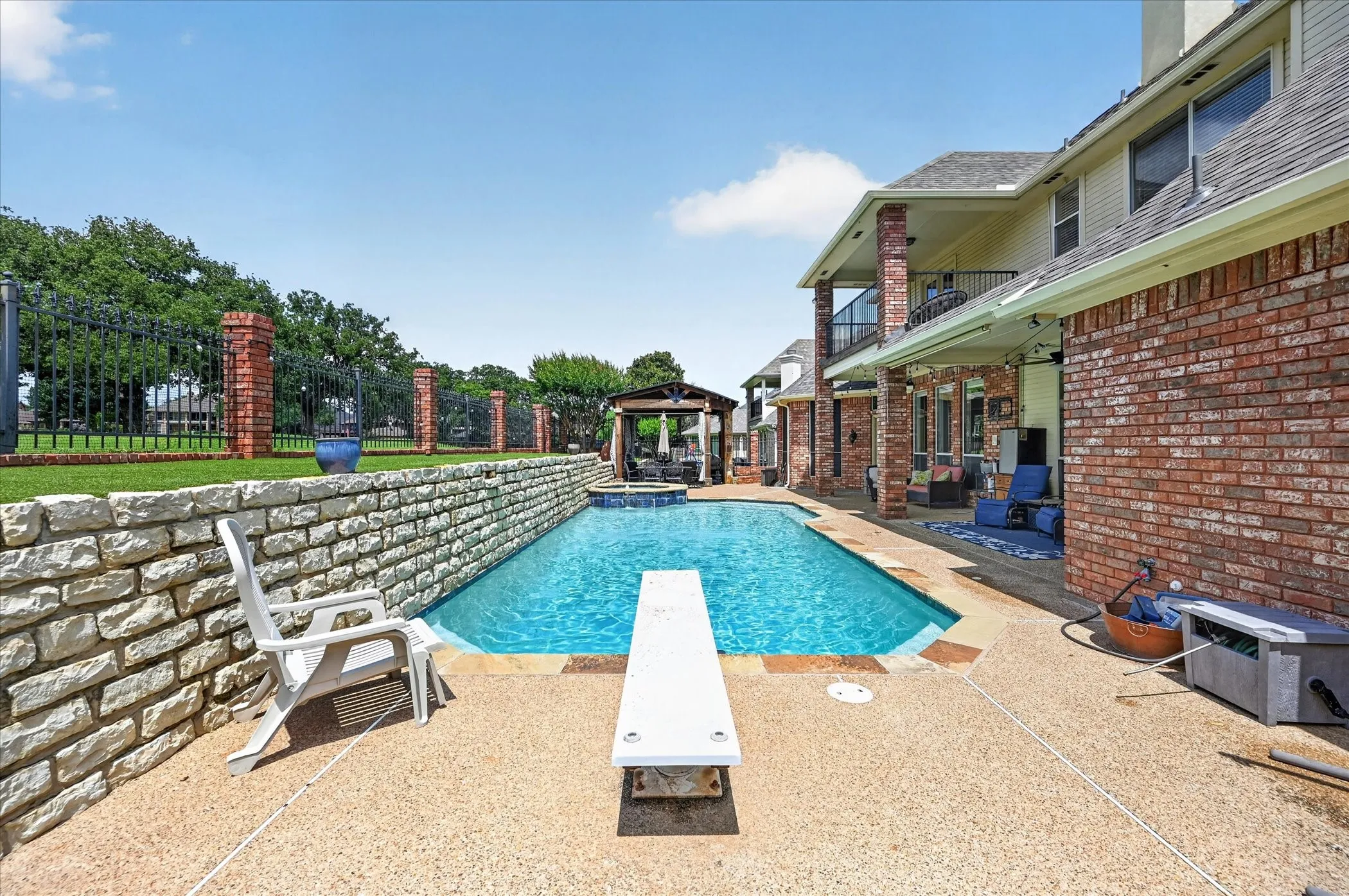 Single Family Residence For Sale in Tarrant County , 1411 Danbury Drive, Mansfield, Texas 76063, 5 Bedroom, 4 Bathroom, 3 Garage spaces, 3,403 Sqft, built in 1996, mls#21297190, Real Estate Agent in Mansfield, Homes For Sale in Tarrant county, Homes For Sale in Mansfield, Realtor in Mansfield Texas, Real Estate Brokerage Independent Realty Texas, Luminita Cordes Realtor