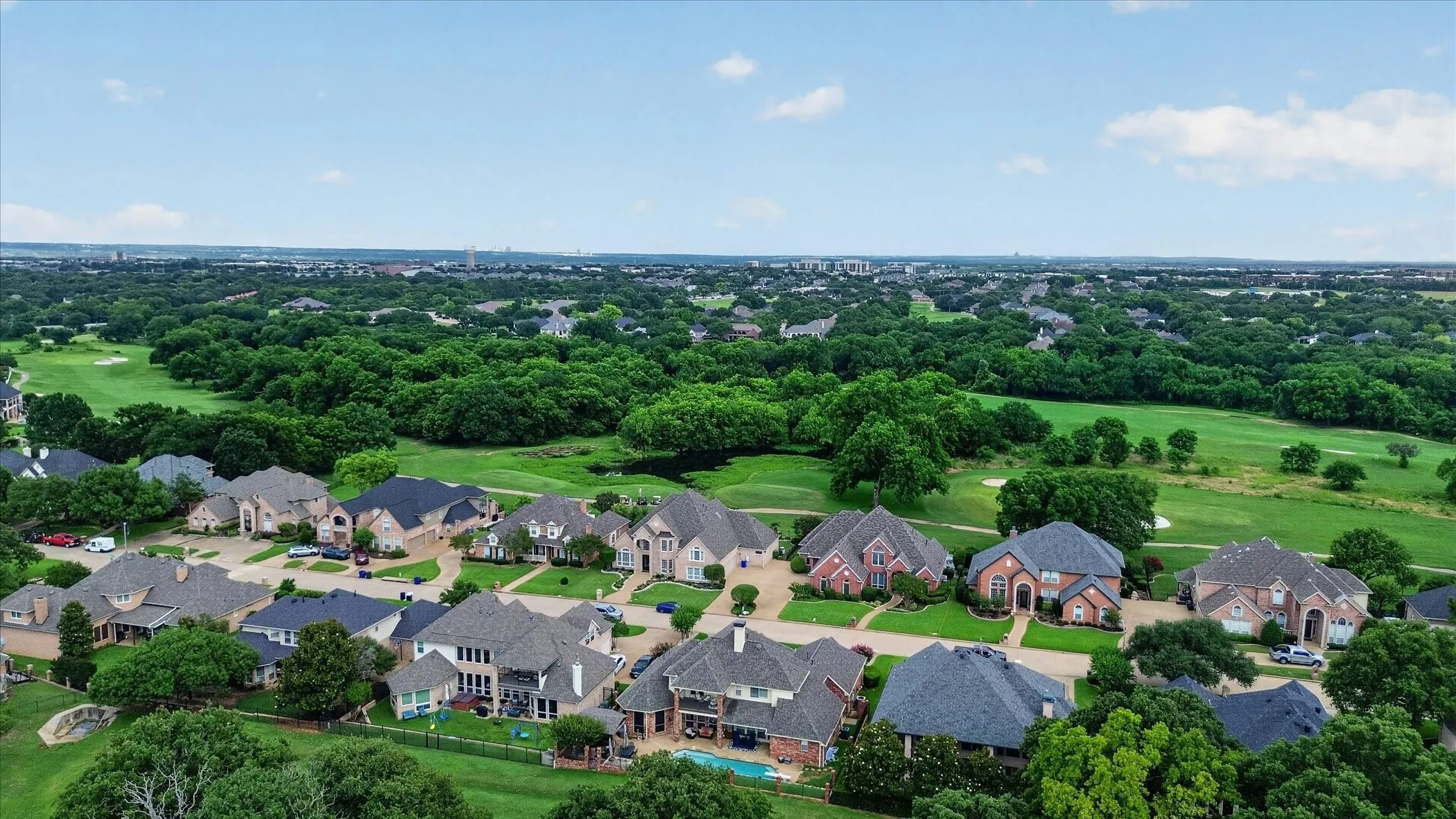 Single Family Residence For Sale in Tarrant County , 1411 Danbury Drive, Mansfield, Texas 76063, 5 Bedroom, 4 Bathroom, 3 Garage spaces, 3,403 Sqft, built in 1996, mls#21297190, Real Estate Agent in Mansfield, Homes For Sale in Tarrant county, Homes For Sale in Mansfield, Realtor in Mansfield Texas, Real Estate Brokerage Independent Realty Texas, Luminita Cordes Realtor