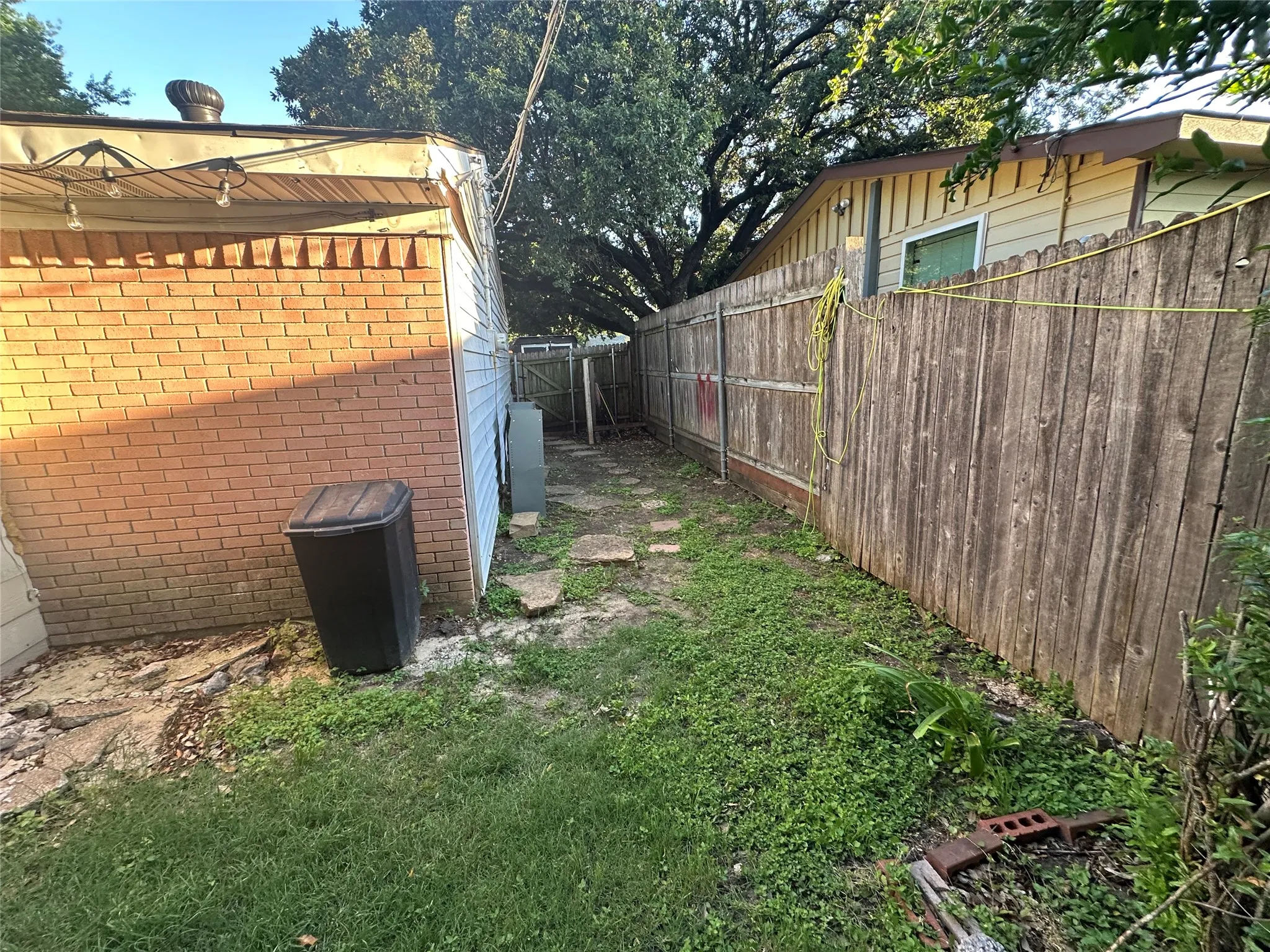 Single Family Residence For Sale in Tarrant County , 2133 Greenway Street, Arlington, Texas 76010, 4 Bedroom, 2 Bathroom, Garage spaces, 1,072 Sqft, built in 1958, mls#21297992, Real Estate Agent in Arlington, Homes For Sale in Tarrant county, Homes For Sale in Arlington, Realtor in Arlington Texas, Real Estate Brokerage Independent Realty Texas, Luminita Cordes Realtor