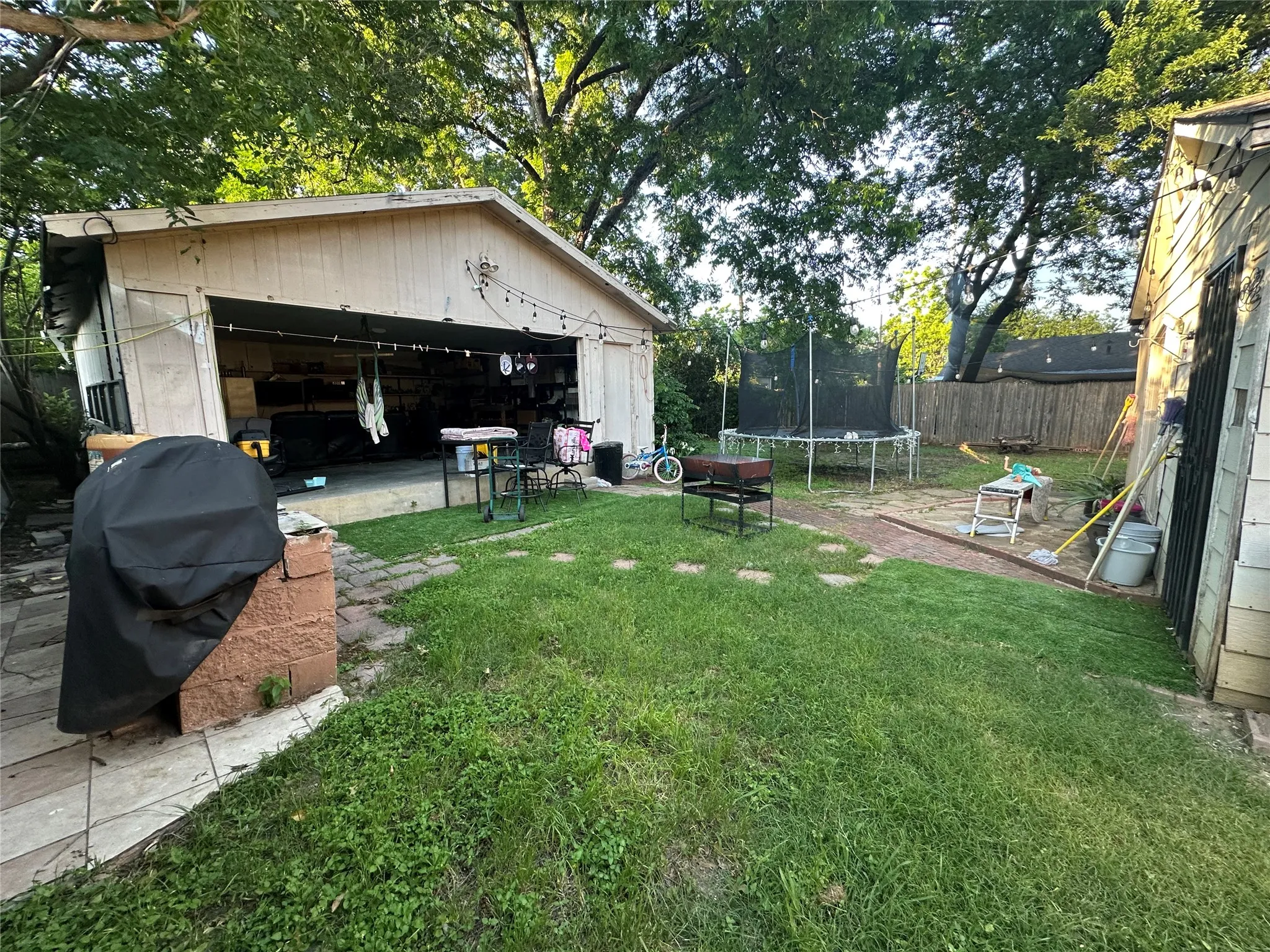 Single Family Residence For Sale in Tarrant County , 2133 Greenway Street, Arlington, Texas 76010, 4 Bedroom, 2 Bathroom, Garage spaces, 1,072 Sqft, built in 1958, mls#21297992, Real Estate Agent in Arlington, Homes For Sale in Tarrant county, Homes For Sale in Arlington, Realtor in Arlington Texas, Real Estate Brokerage Independent Realty Texas, Luminita Cordes Realtor