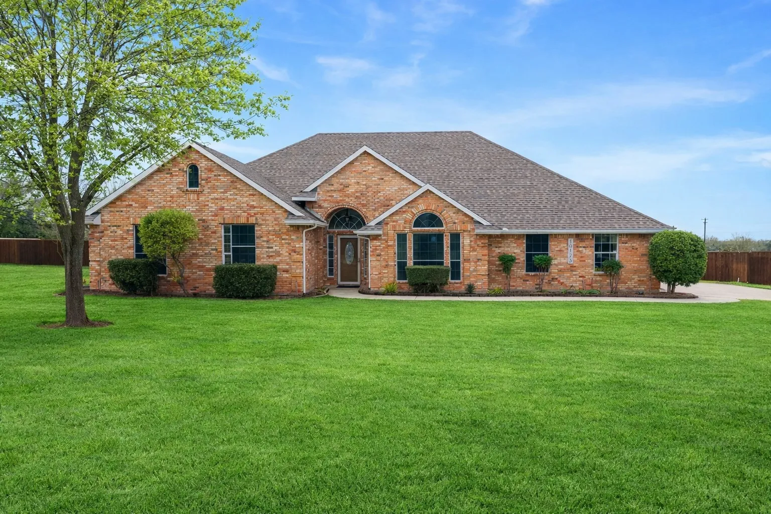 Single Family Residence For Sale in Kaufman County , 10123 W Clover Lane, Forney, Texas 75126, 4 Bedroom, 2 Bathroom, 3 Garage spaces, 2,718 Sqft, built in 1998, mls#21297999, Real Estate Agent in Forney, Homes For Sale in Kaufman county, Homes For Sale in Forney, Realtor in Forney Texas, Real Estate Brokerage Independent Realty Texas, Luminita Cordes Realtor