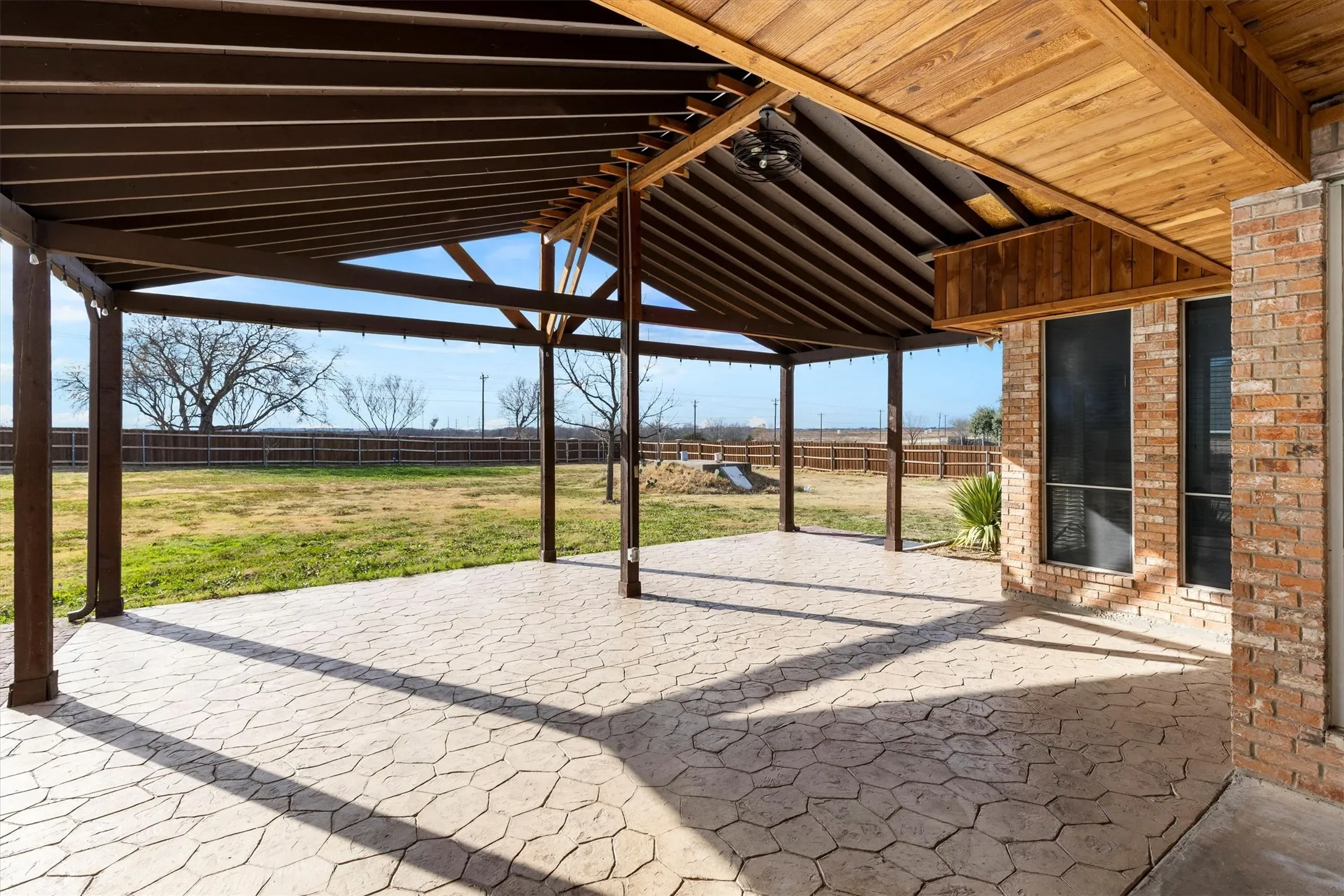 Single Family Residence For Sale in Kaufman County , 10123 W Clover Lane, Forney, Texas 75126, 4 Bedroom, 2 Bathroom, 3 Garage spaces, 2,718 Sqft, built in 1998, mls#21297999, Real Estate Agent in Forney, Homes For Sale in Kaufman county, Homes For Sale in Forney, Realtor in Forney Texas, Real Estate Brokerage Independent Realty Texas, Luminita Cordes Realtor