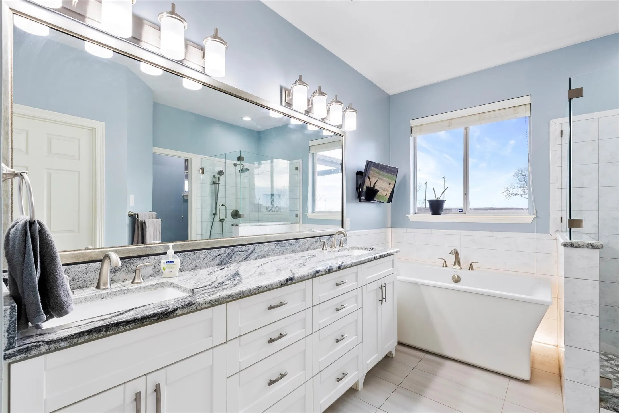 Single Family Residence For Sale in Kaufman County , 10123 W Clover Lane, Forney, Texas 75126, 4 Bedroom, 2 Bathroom, 3 Garage spaces, 2,718 Sqft, built in 1998, mls#21297999, Real Estate Agent in Forney, Homes For Sale in Kaufman county, Homes For Sale in Forney, Realtor in Forney Texas, Real Estate Brokerage Independent Realty Texas, Luminita Cordes Realtor