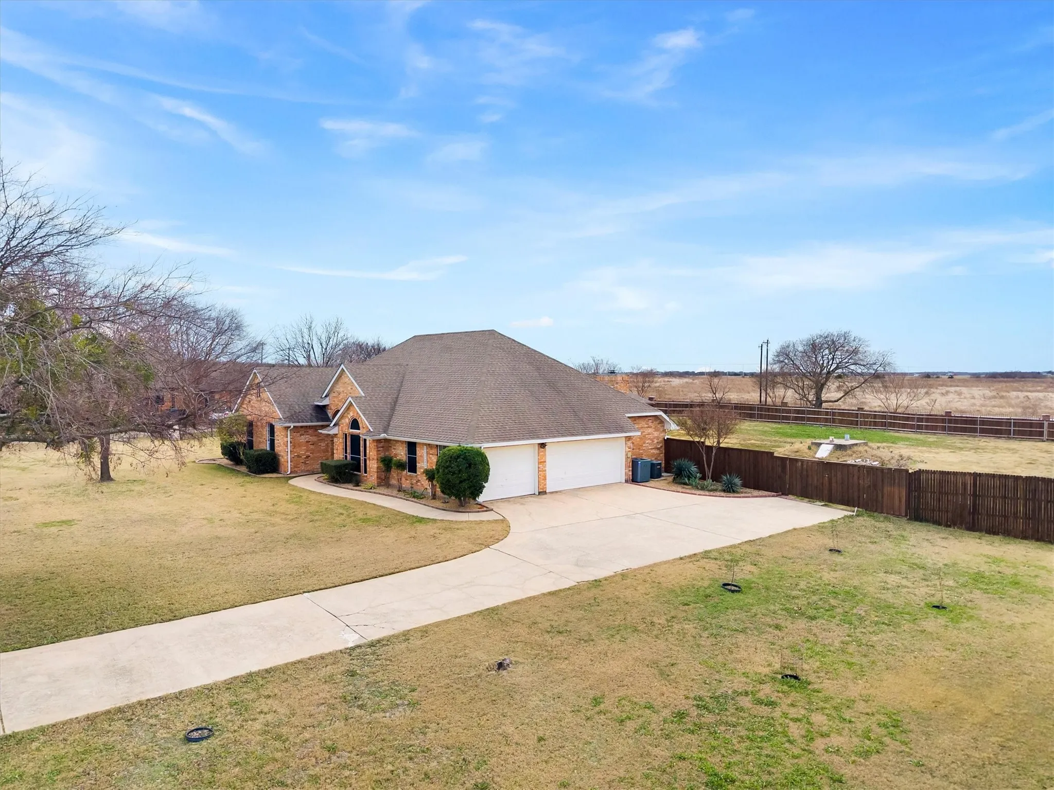 Single Family Residence For Sale in Kaufman County , 10123 W Clover Lane, Forney, Texas 75126, 4 Bedroom, 2 Bathroom, 3 Garage spaces, 2,718 Sqft, built in 1998, mls#21297999, Real Estate Agent in Forney, Homes For Sale in Kaufman county, Homes For Sale in Forney, Realtor in Forney Texas, Real Estate Brokerage Independent Realty Texas, Luminita Cordes Realtor