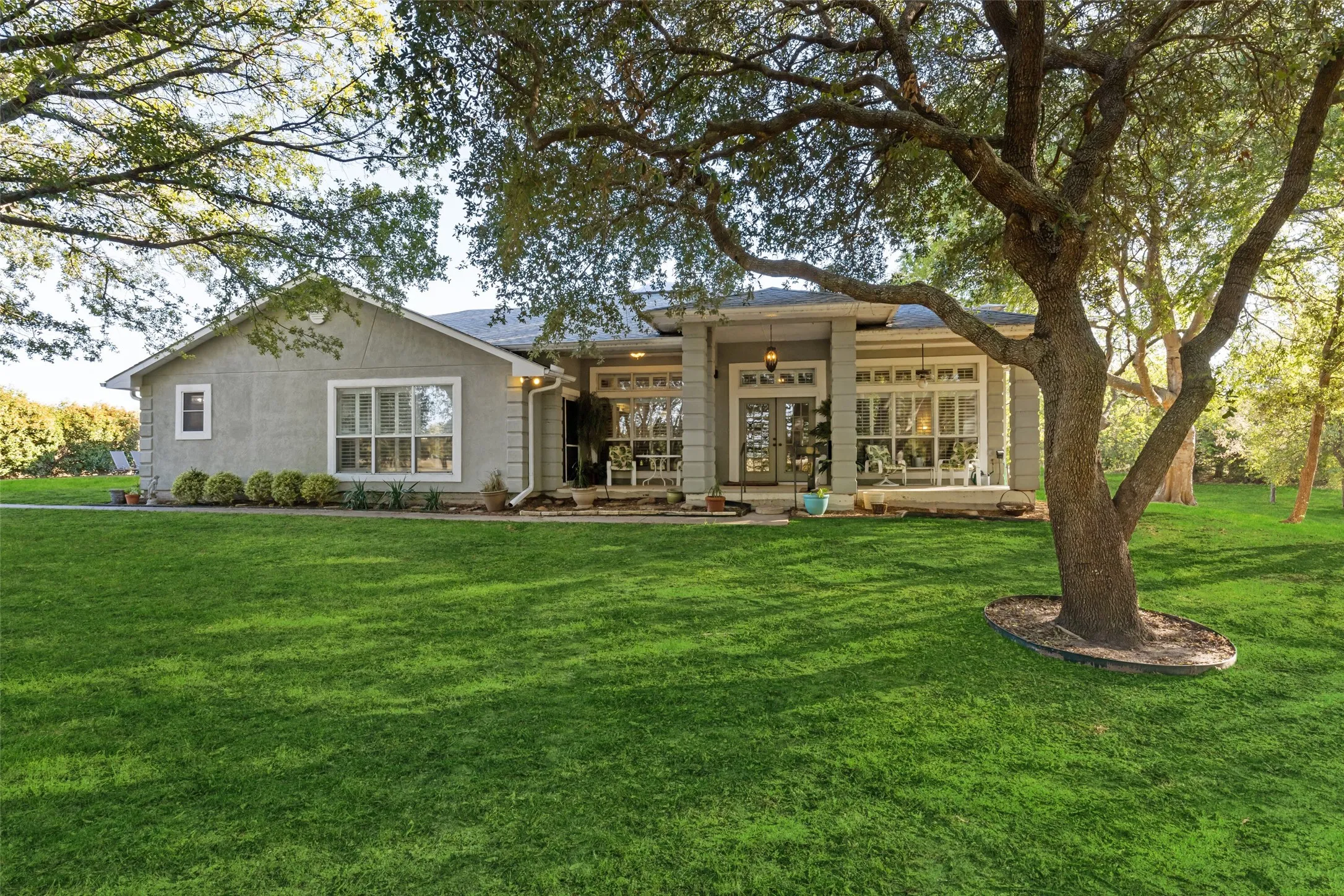 Single Family Residence For Sale in Rockwall County , 2104-B W Holiday, Fate, Texas 75087, 2 Bedroom, 2 Bathroom, 3 Garage spaces, 2,414 Sqft, built in 1996, mls#21298011, Real Estate Agent in Fate, Homes For Sale in Rockwall county, Homes For Sale in Fate, Realtor in Fate Texas, Real Estate Brokerage Independent Realty Texas, Luminita Cordes Realtor