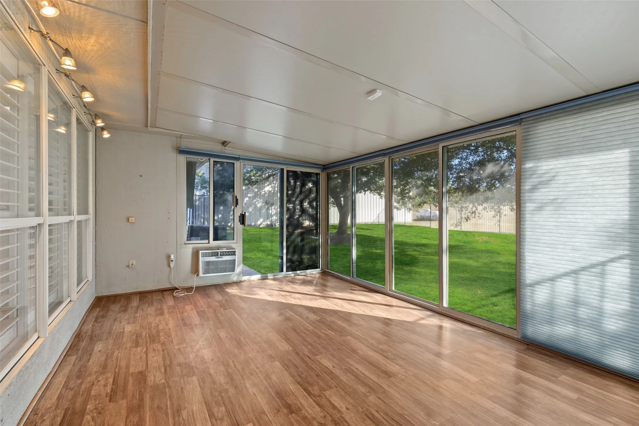 Single Family Residence For Sale in Rockwall County , 2104-B W Holiday, Fate, Texas 75087, 2 Bedroom, 2 Bathroom, 3 Garage spaces, 2,414 Sqft, built in 1996, mls#21298011, Real Estate Agent in Fate, Homes For Sale in Rockwall county, Homes For Sale in Fate, Realtor in Fate Texas, Real Estate Brokerage Independent Realty Texas, Luminita Cordes Realtor