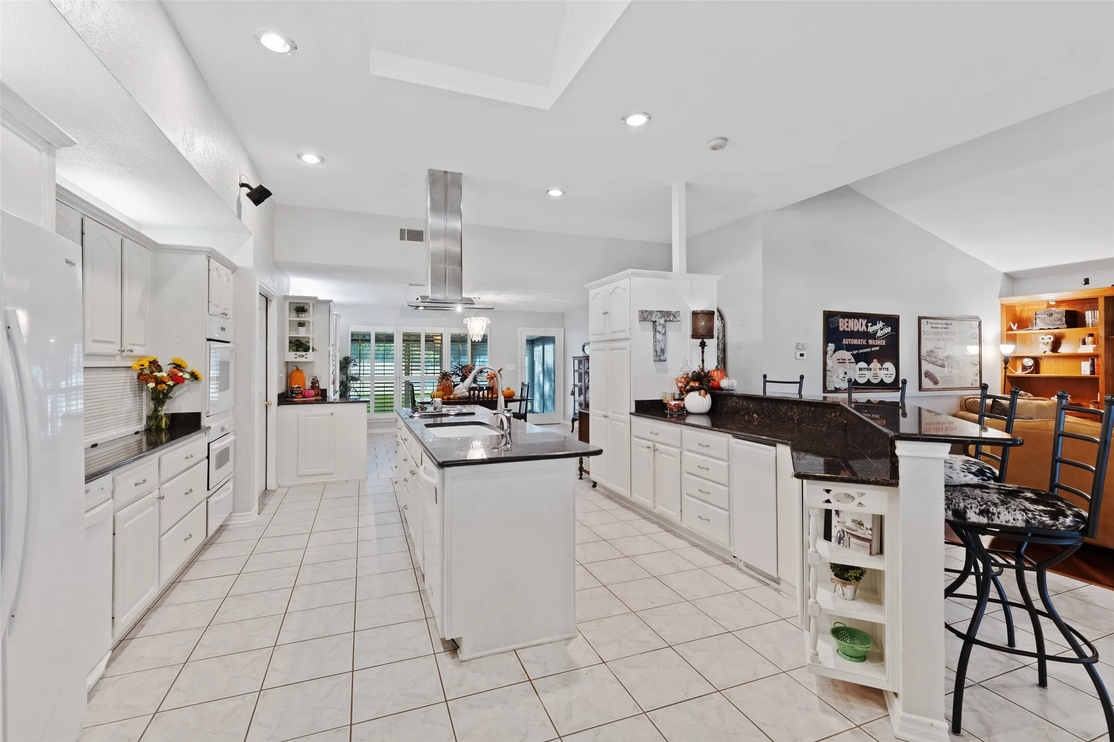 Single Family Residence For Sale in Rockwall County , 2104-B W Holiday, Fate, Texas 75087, 2 Bedroom, 2 Bathroom, 3 Garage spaces, 2,414 Sqft, built in 1996, mls#21298011, Real Estate Agent in Fate, Homes For Sale in Rockwall county, Homes For Sale in Fate, Realtor in Fate Texas, Real Estate Brokerage Independent Realty Texas, Luminita Cordes Realtor