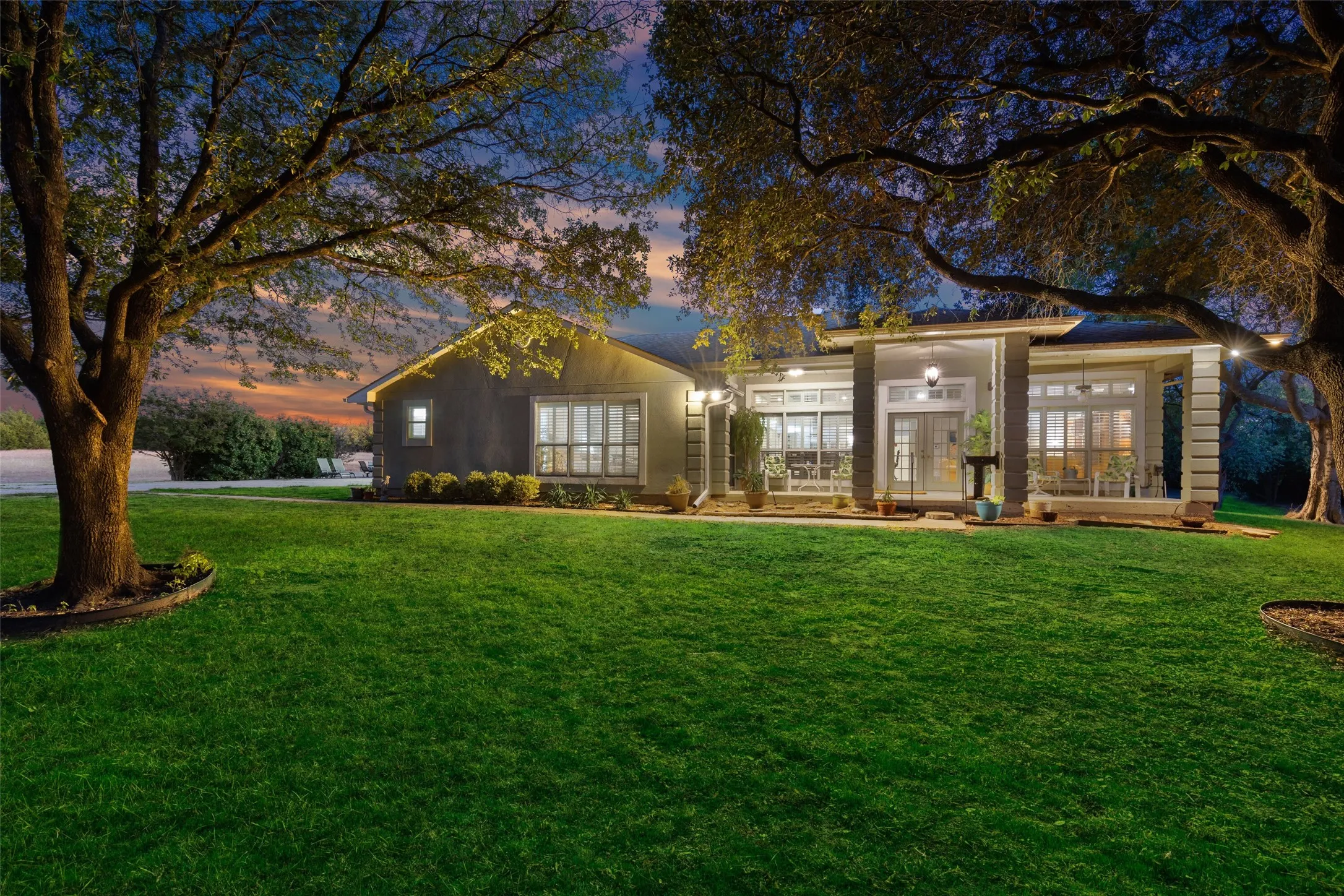 Single Family Residence For Sale in Rockwall County , 2104-B W Holiday, Fate, Texas 75087, 2 Bedroom, 2 Bathroom, 3 Garage spaces, 2,414 Sqft, built in 1996, mls#21298011, Real Estate Agent in Fate, Homes For Sale in Rockwall county, Homes For Sale in Fate, Realtor in Fate Texas, Real Estate Brokerage Independent Realty Texas, Luminita Cordes Realtor