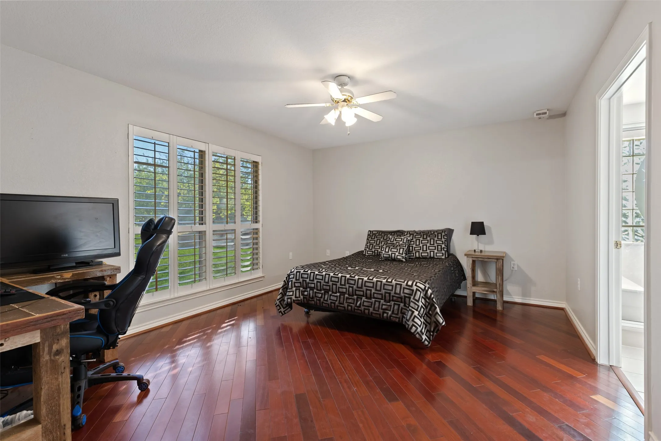 Single Family Residence For Sale in Rockwall County , 2104-B W Holiday, Fate, Texas 75087, 2 Bedroom, 2 Bathroom, 3 Garage spaces, 2,414 Sqft, built in 1996, mls#21298011, Real Estate Agent in Fate, Homes For Sale in Rockwall county, Homes For Sale in Fate, Realtor in Fate Texas, Real Estate Brokerage Independent Realty Texas, Luminita Cordes Realtor