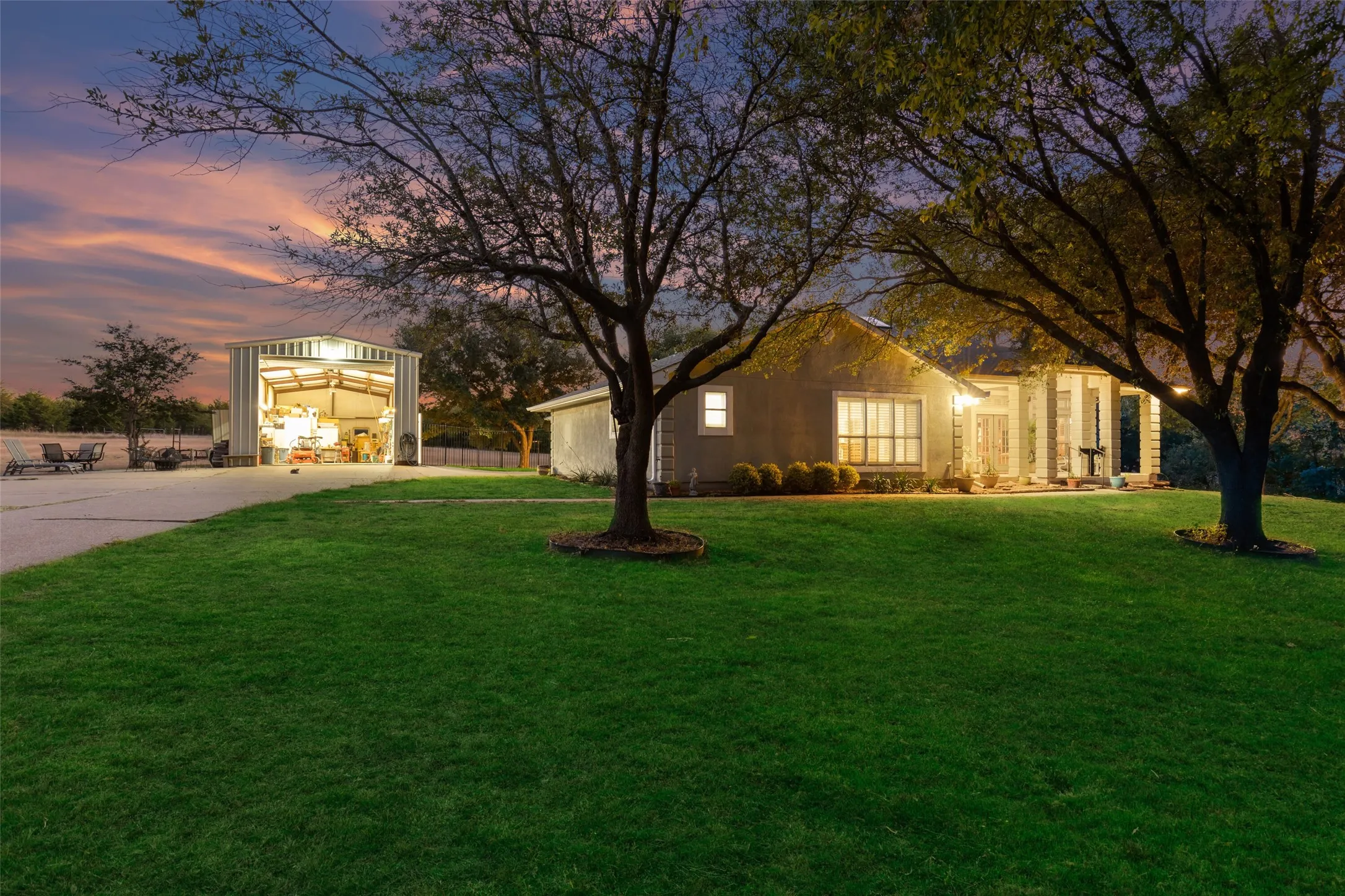 Single Family Residence For Sale in Rockwall County , 2104-B W Holiday, Fate, Texas 75087, 2 Bedroom, 2 Bathroom, 3 Garage spaces, 2,414 Sqft, built in 1996, mls#21298011, Real Estate Agent in Fate, Homes For Sale in Rockwall county, Homes For Sale in Fate, Realtor in Fate Texas, Real Estate Brokerage Independent Realty Texas, Luminita Cordes Realtor