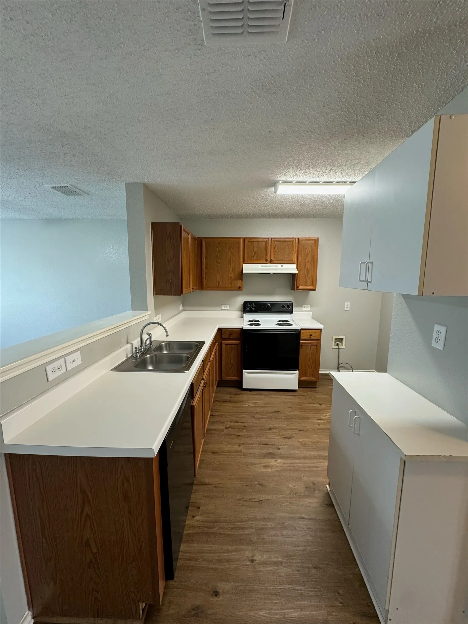Single Family Residence For Rent in Kaufman County , 1805 Brookwood Drive, Terrell, Texas 75160, 3 Bedroom, 2 Bathroom, 2 Garage spaces, 2,005 Sqft, built in 2005, mls#21298026, Real Estate Agent in Terrell, Homes For Rent in Kaufman county, Homes For Rent in Terrell, Realtor in Terrell Texas, Real Estate Brokerage Independent Realty Texas, Luminita Cordes Realtor