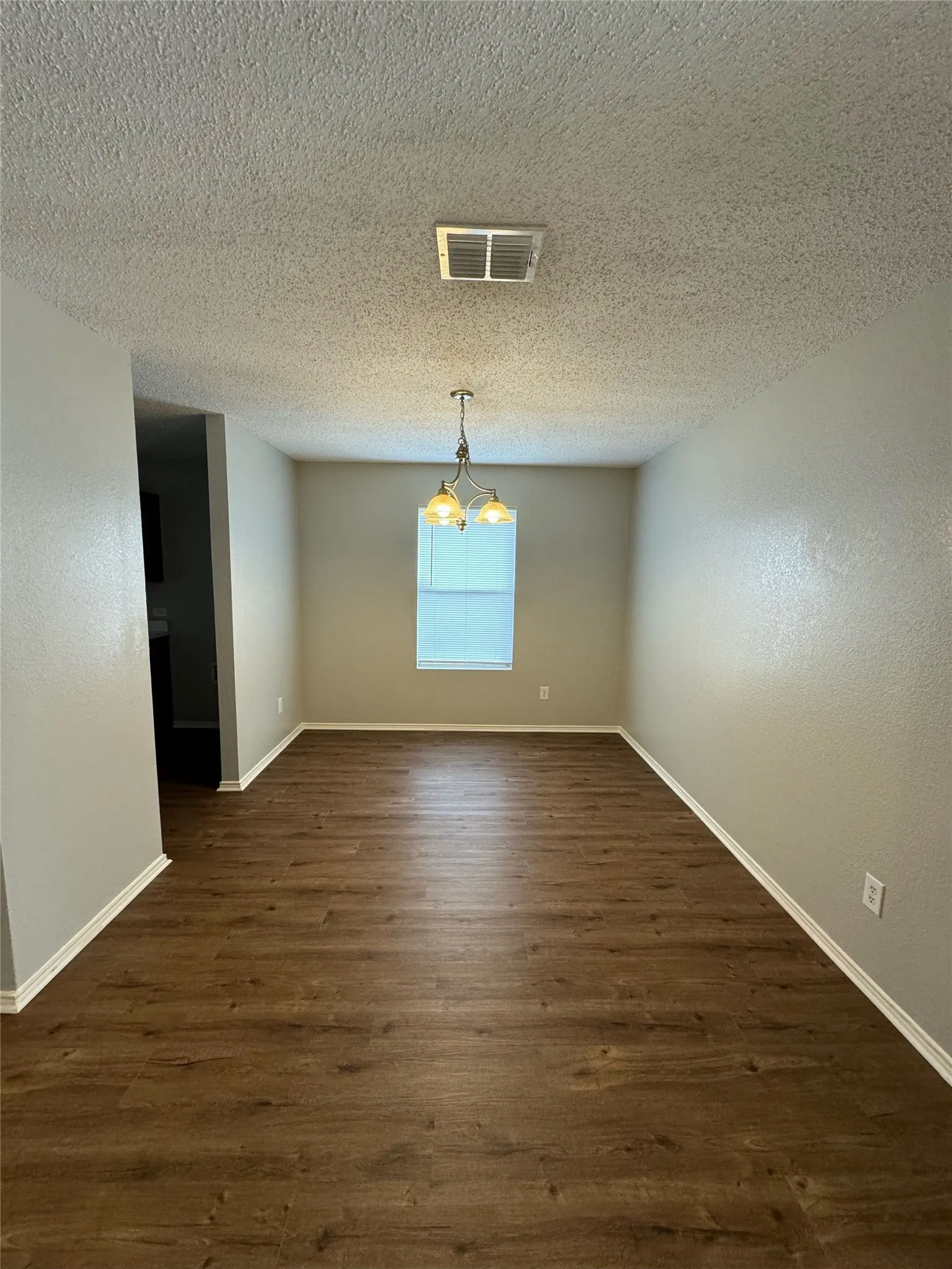 Single Family Residence For Rent in Kaufman County , 1805 Brookwood Drive, Terrell, Texas 75160, 3 Bedroom, 2 Bathroom, 2 Garage spaces, 2,005 Sqft, built in 2005, mls#21298026, Real Estate Agent in Terrell, Homes For Rent in Kaufman county, Homes For Rent in Terrell, Realtor in Terrell Texas, Real Estate Brokerage Independent Realty Texas, Luminita Cordes Realtor