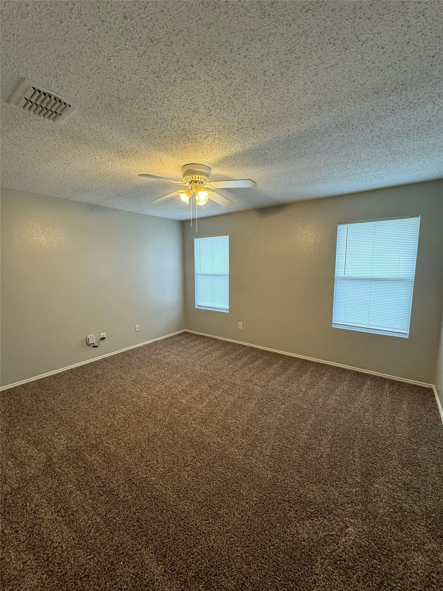 Single Family Residence For Rent in Kaufman County , 1805 Brookwood Drive, Terrell, Texas 75160, 3 Bedroom, 2 Bathroom, 2 Garage spaces, 2,005 Sqft, built in 2005, mls#21298026, Real Estate Agent in Terrell, Homes For Rent in Kaufman county, Homes For Rent in Terrell, Realtor in Terrell Texas, Real Estate Brokerage Independent Realty Texas, Luminita Cordes Realtor