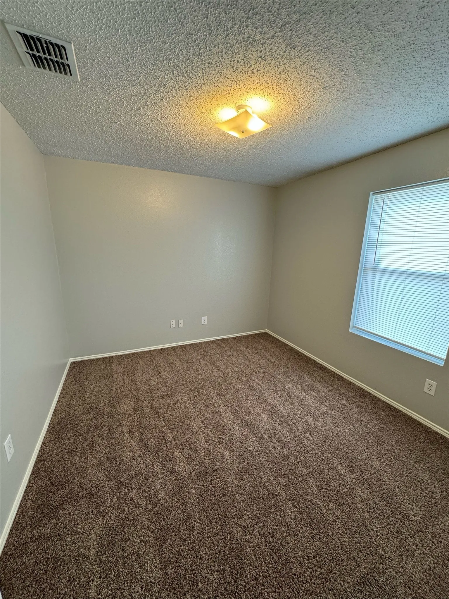 Single Family Residence For Rent in Kaufman County , 1805 Brookwood Drive, Terrell, Texas 75160, 3 Bedroom, 2 Bathroom, 2 Garage spaces, 2,005 Sqft, built in 2005, mls#21298026, Real Estate Agent in Terrell, Homes For Rent in Kaufman county, Homes For Rent in Terrell, Realtor in Terrell Texas, Real Estate Brokerage Independent Realty Texas, Luminita Cordes Realtor
