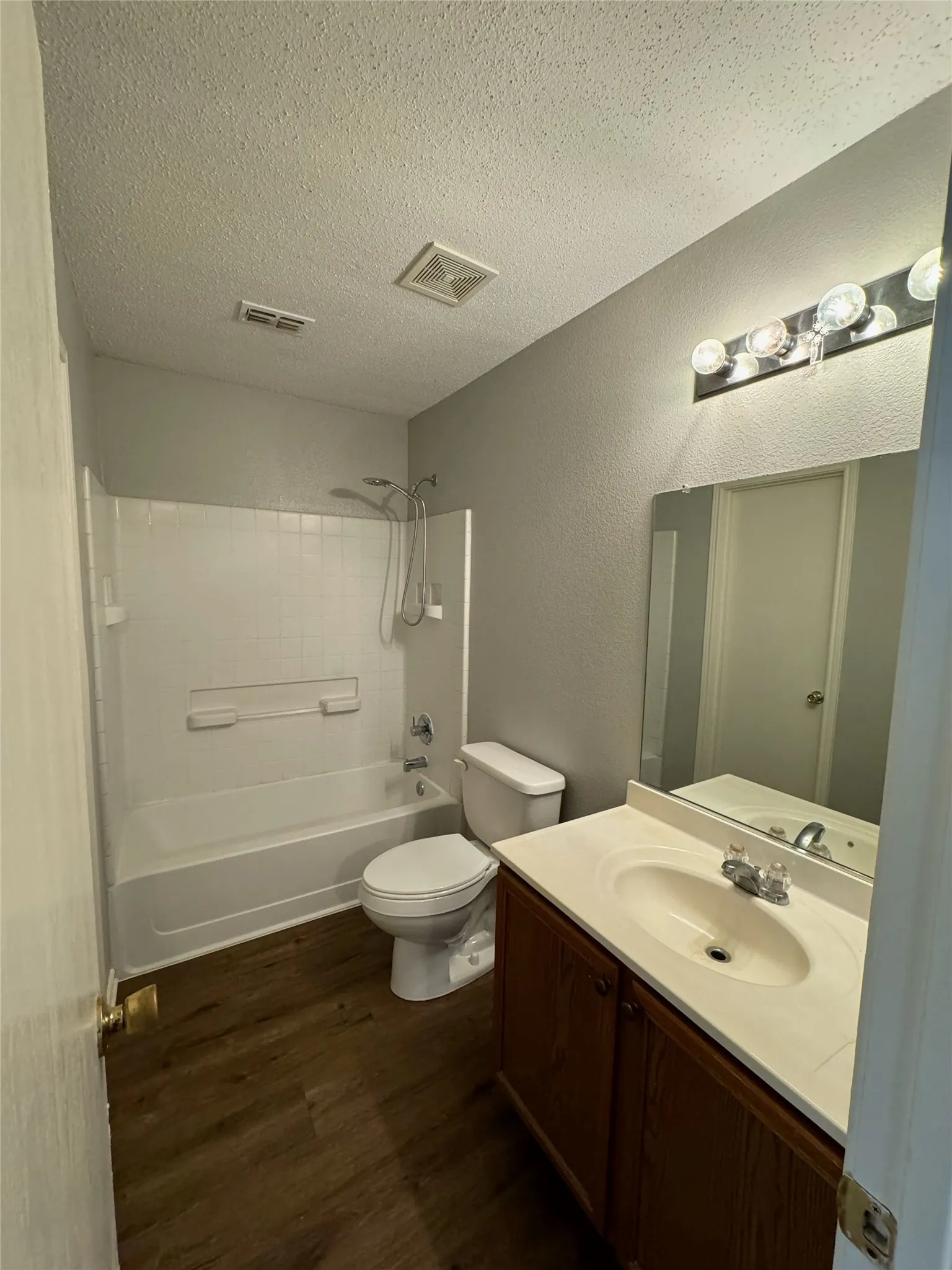 Single Family Residence For Rent in Kaufman County , 1805 Brookwood Drive, Terrell, Texas 75160, 3 Bedroom, 2 Bathroom, 2 Garage spaces, 2,005 Sqft, built in 2005, mls#21298026, Real Estate Agent in Terrell, Homes For Rent in Kaufman county, Homes For Rent in Terrell, Realtor in Terrell Texas, Real Estate Brokerage Independent Realty Texas, Luminita Cordes Realtor