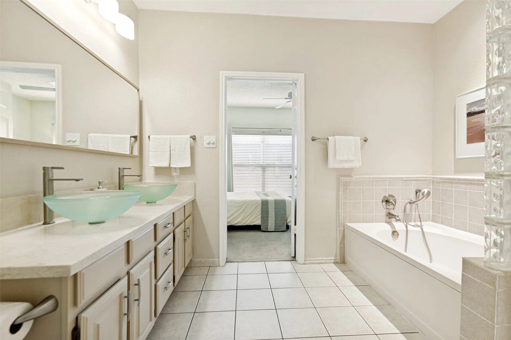 Single Family Residence For Sale in Dallas County , 2105 Glen Heights Drive, Garland, Texas 75044, 3 Bedroom, 3 Bathroom, 2 Garage spaces, 1,616 Sqft, built in 1988, mls#21298009, Real Estate Agent in Garland, Homes For Sale in Dallas county, Homes For Sale in Garland, Realtor in Garland Texas, Real Estate Brokerage Independent Realty Texas, Luminita Cordes Realtor